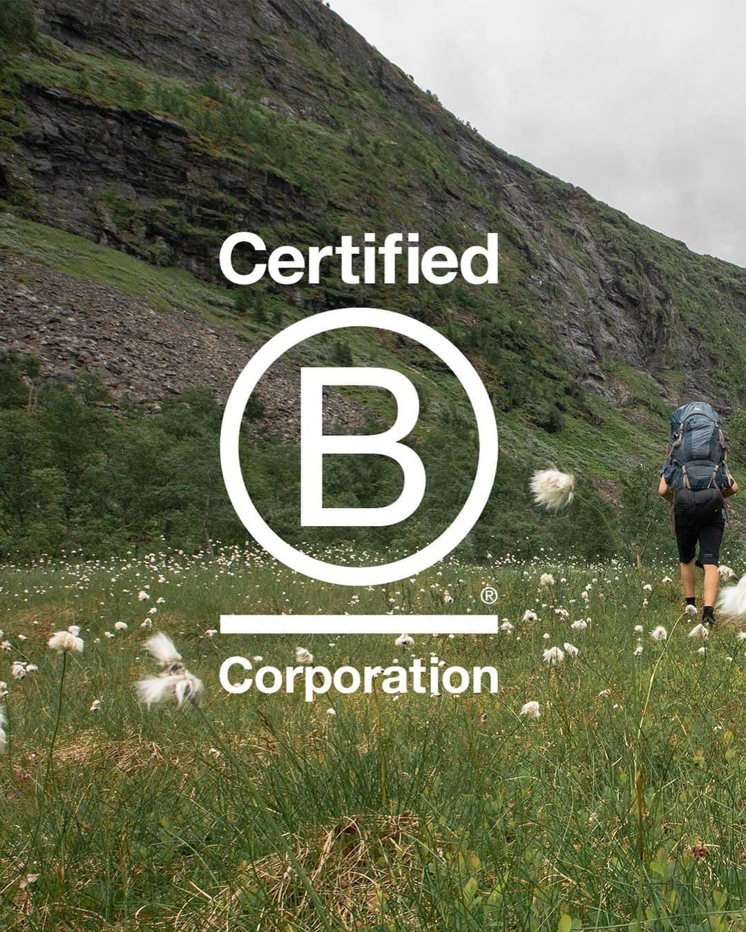 オボズのインスタグラム：「What does it mean to be part of the B Corp community? ♻️ 🌍 🥾   Being @bcorporation Certified means that we meet stringent standards for positive social and environmental impact alongside 6,000+ companies globally.   For us, this is just the beginning as we look to stengthen our commitment in three main areas: communities, climate, and circularity.  You can read all about it through the link in our bio.  #obozfootwear #truetothetrail #bcorp #bcorporation #bcorpmovement #sustainability #hikingfootwear #hikingtrails #fastpacking」