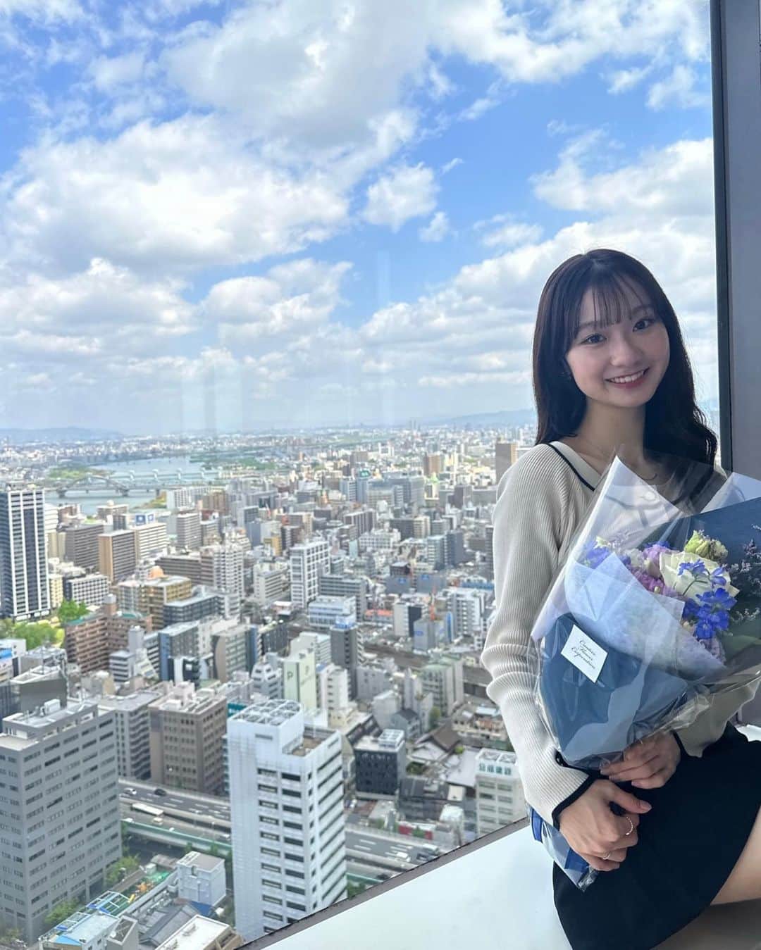 田邉彩香のインスタグラム：「😮‍💨  @smileshinkyu さんで美容鍼をして頂いたので肌の調子が良い🫶🏻 ホワイトニングもしてもらった🫧 継続することで効果がより出るみたいなので、頑張って通いたいな〜✨ また効果が出たら投稿する🤭」