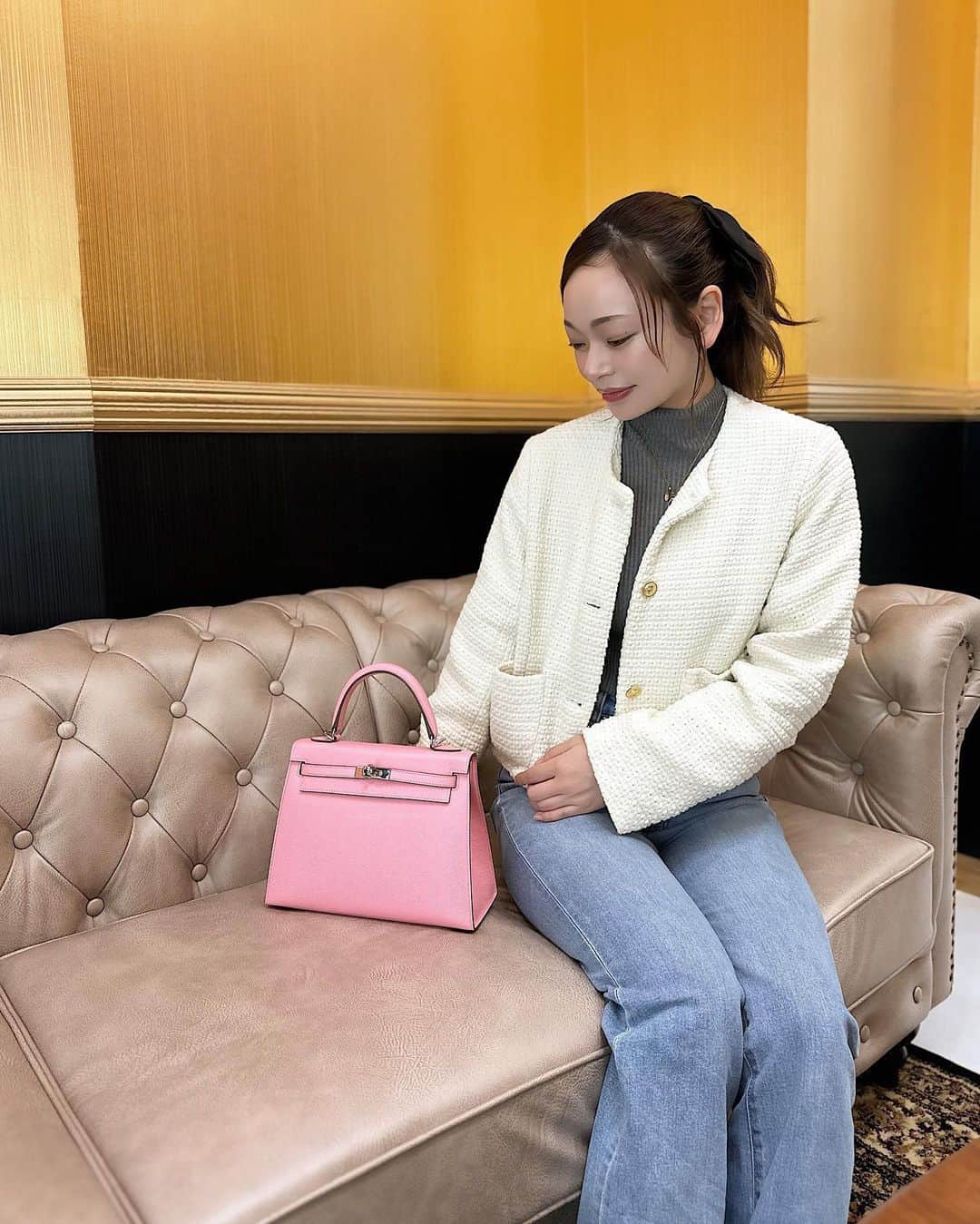 Yuuki mimuraのインスタグラム：「🍊🍊👜🍊🍊  先日、銀座にオープンしたばかりの エルメス専門ブティック、 『ORANGE BOUTIQUE』へ お邪魔させていただきました🐎💫  銀座駅からすぐ🔜 エレベーターを降りたら圧巻の景色！！  品揃えが凄すぎる🤩🤩🤩  いつかは欲しいな、と思いつつ… オススメや人気のアイテムを 実際に出していただき 見させてもらったよ🤍🤍🤍  気になる方は是非 Instagramやホームページを チェックしてみてください👀🍊  #orange_boutiqueginza  #エルメス#バーキン #ケリー#ピコタン」