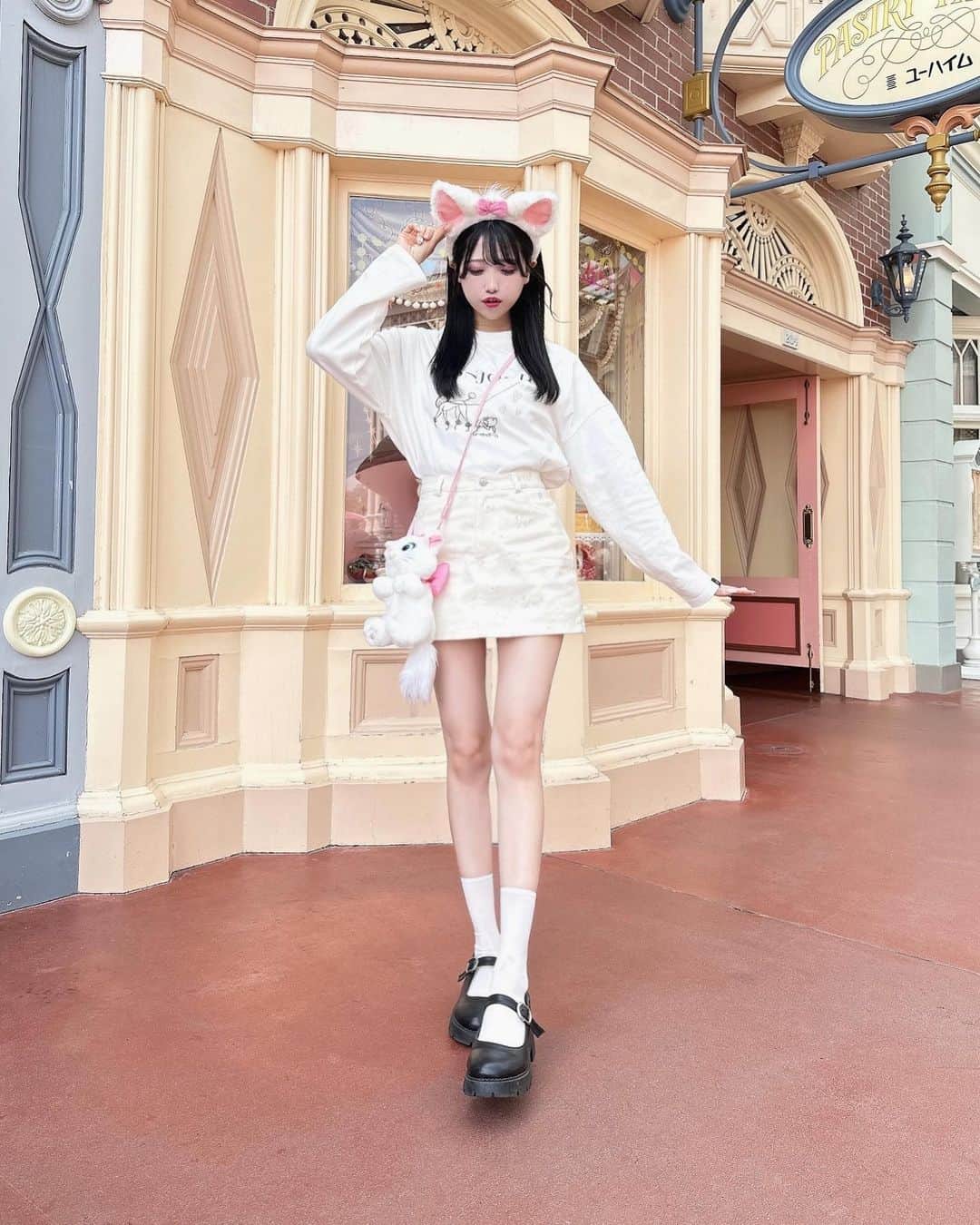 田口未彩のインスタグラム：「♡  ロンTもボトムスも、 @epineofficial だよ♡  マリーちゃんコーデ🎀  .」