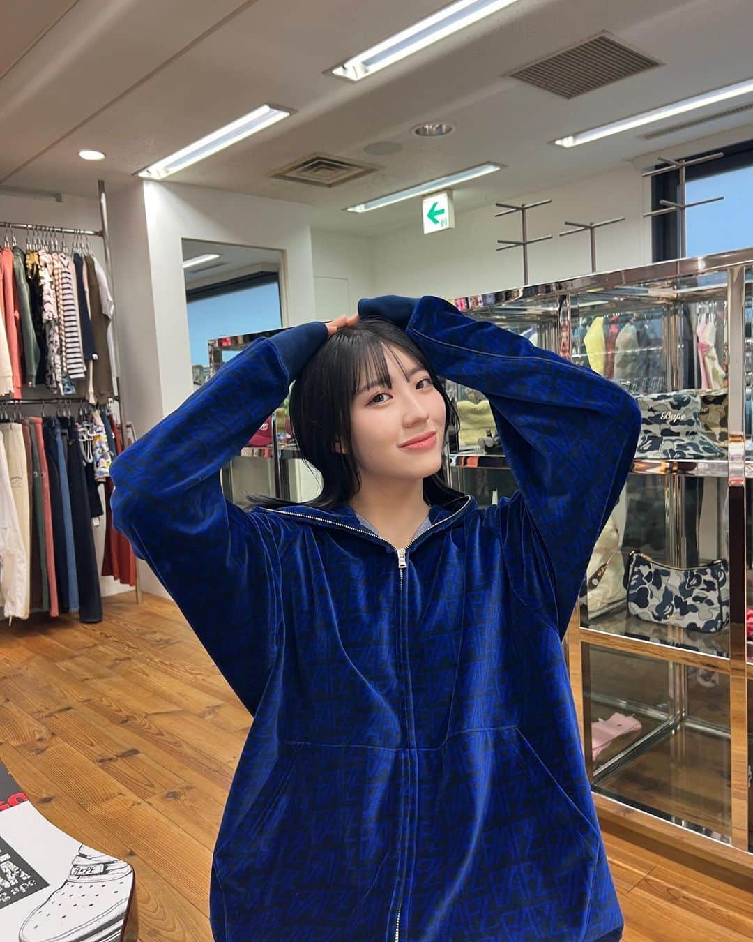 仲本愛美さんのインスタグラム写真 - (仲本愛美Instagram)「どんな洋服着て欲しい？❤︎  @bape_japan  #abathingape #bape」4月18日 18時13分 - manamana_kimono