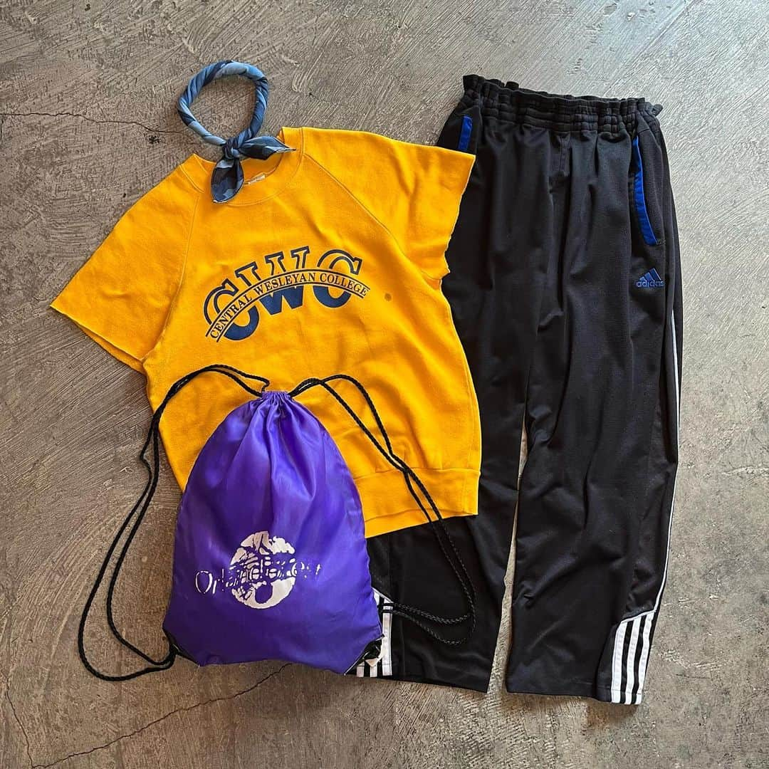 hugharajukuのインスタグラム：「cutoff sweatshirt × trackpants💛💙 . お問い合わせはDM or  📩salerstokyo@gmail.com 📞03-5306-6887 . #高円寺 #高円寺古着屋 #古着屋 #古着コーデ #古着女子 #used #usedclothing #usedfashion #vintage #vintageclothing #vintagefashion #ootd #ootdfashion #ootdstyle #outfit #outfitoftheday #cutoff  #sweatshirts  #adidas  #jersey  #trackpants  #カットオフ  #アディダス  #アディダスコーデ  #ジャージコーデ  #トラックパンツ  #ビンテージ  #スポーティー  #スポーティーコーデ  #春コーデ」