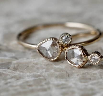 TOWAJEさんのインスタグラム写真 - (TOWAJEInstagram)「.  ガラスの欠片のようなローズカットダイヤモンドと メレダイヤを組み合わせたDuo Ring。 2人の絆をイメージしています。  穏やかな輝きのダイヤモンドリングです。  Duo Diamond Ring Rose K18  ..............................................  常設店 @drama_hpfrance_shinjuku  新宿店  ルミネ新宿店1  2F  @drama_hpfrance_isetan  伊勢丹新宿1F アクセサリー  @drama_hpfrance_yokohama  横浜店  ルミネ横浜 1F  ..............................................  #TOWAJE #Duoring #ローズカットダイヤモンド #ローズカットダイヤモンドリング #ダイヤモンドリング #ダイヤモンドネックレス #カジュアルダイヤモンドリング #カジュアルスタイル #カジュアルアクセサリー」4月18日 18時13分 - towaje