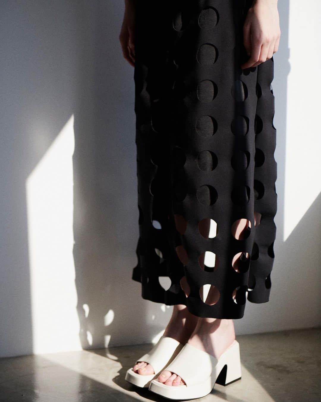 ルシェルブルーさんのインスタグラム写真 - (ルシェルブルーInstagram)「New Arrival >>>IN STORE NOW . .  ☑︎ Pearl Strap Knit Camisole ¥13,000+tax (Color: Black,Gray, Beige,White)  Coming Soon… ☑︎ Perforated Asymmetric Skirt ¥30,000+tax (Color: Black)  #lecielbleu #ルシェルブルー　#ss23 #fashion  #Styling#Camisole #pearl」4月18日 18時20分 - lecielbleu_official