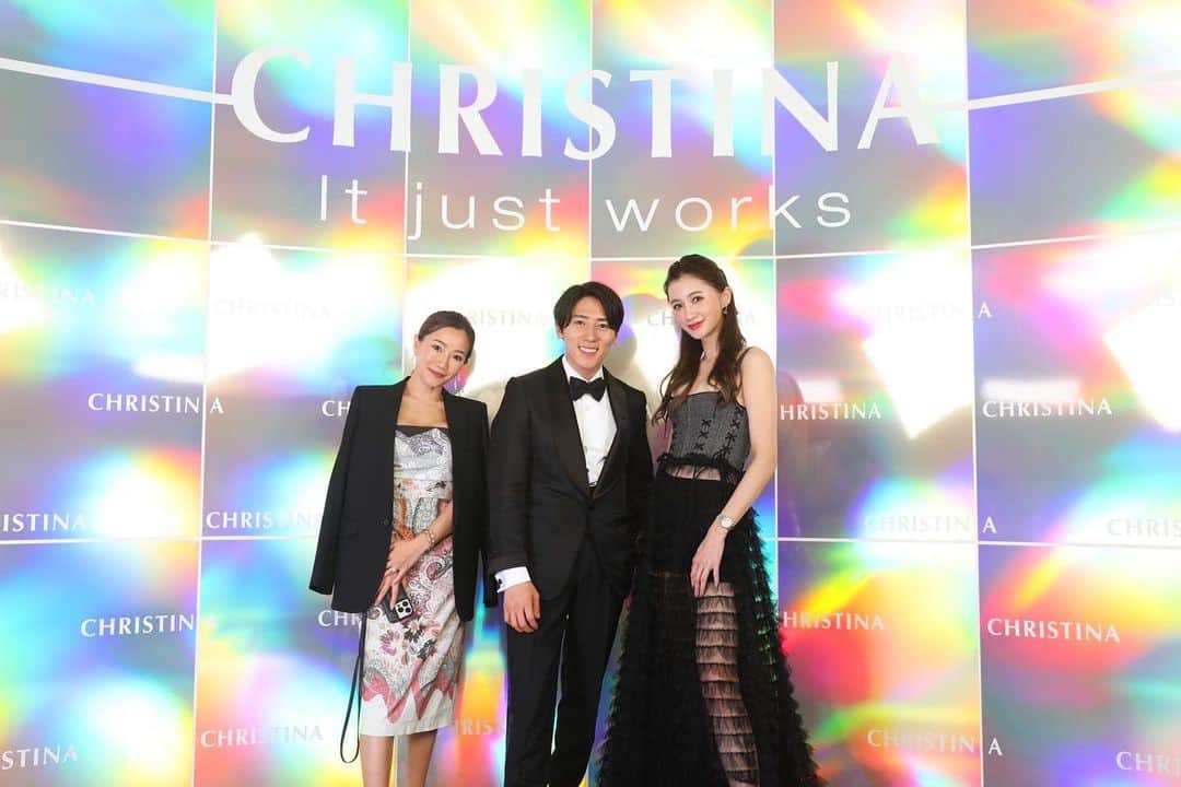 平山美春のインスタグラム：「@christinajapan  先日素敵なパーティーへ参加させていただきました✨  皆さんの @christinajapan への愛情、本気が伝わる素晴らしい会で、私もやる気いただきました✨ ありがとうございました🌹   Thank you🙏 @chihirokaji0125  @morisho___1231   ちなみにドレスの質問も多かったですが、上下セパレートになっている @dior のものです！」