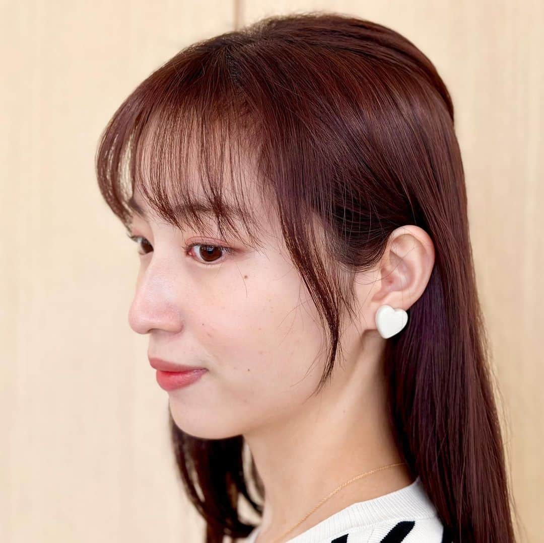 フジテレビ「めざましテレビ」さんのインスタグラム写真 - (フジテレビ「めざましテレビ」Instagram)「ファッション雑誌CanCamとコラボした お天気コーナー「きょう何着て行く？」 林佑香の毎日のコーデを紹介♪  4月18日（火） 【今日のコーデ】 ・コート[ベルト付き]→ @nanouniverse_official  1万3200円 ・アンサンブルニット→ @apuweiser_official  1万8700円 ・パンツ→ @collage.official  1万4300円 ・靴→ @kanematsu_official 2万5300円  ・イヤリング→ @anemone_official  2310円  【コーデのポイント】  この春トレンドのカーゴパンツ☀️今季はハリのある素材やクリアホワイトなどきれいめに使えるデザインが豊富で、デイリーに取り入れやすいのがうれしい🌸×ボーダーカーデで小粋なマリンルックに🐬  #めざましテレビ #きょう何着て行く？ #林佑香 #今日のコーデ #コーデ #CanCam #今日のファッション#ootd #きょう何着て行く？は月〜金朝6時22分ごろ放送📺 #ゆかちゃん #きれいめコーデ #きれいめカジュアル #大人コーデ #春コーデ #オフィスカジュアル #上品コーデ #アナウンサー衣装」4月18日 18時28分 - mezamashi.tv