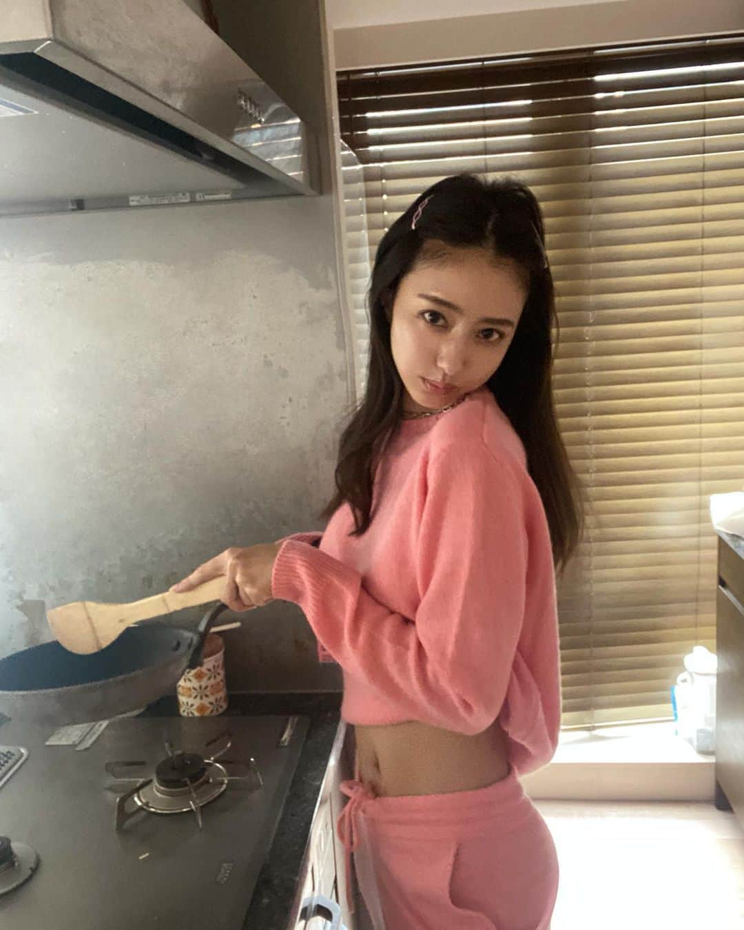 愛甲千笑美のインスタグラム：「気合い入れてご飯作る時に限って お腹ぺこぺこで 写真撮る前にたべおわっちゃう、 どうして😯  📸 @hikarieee」