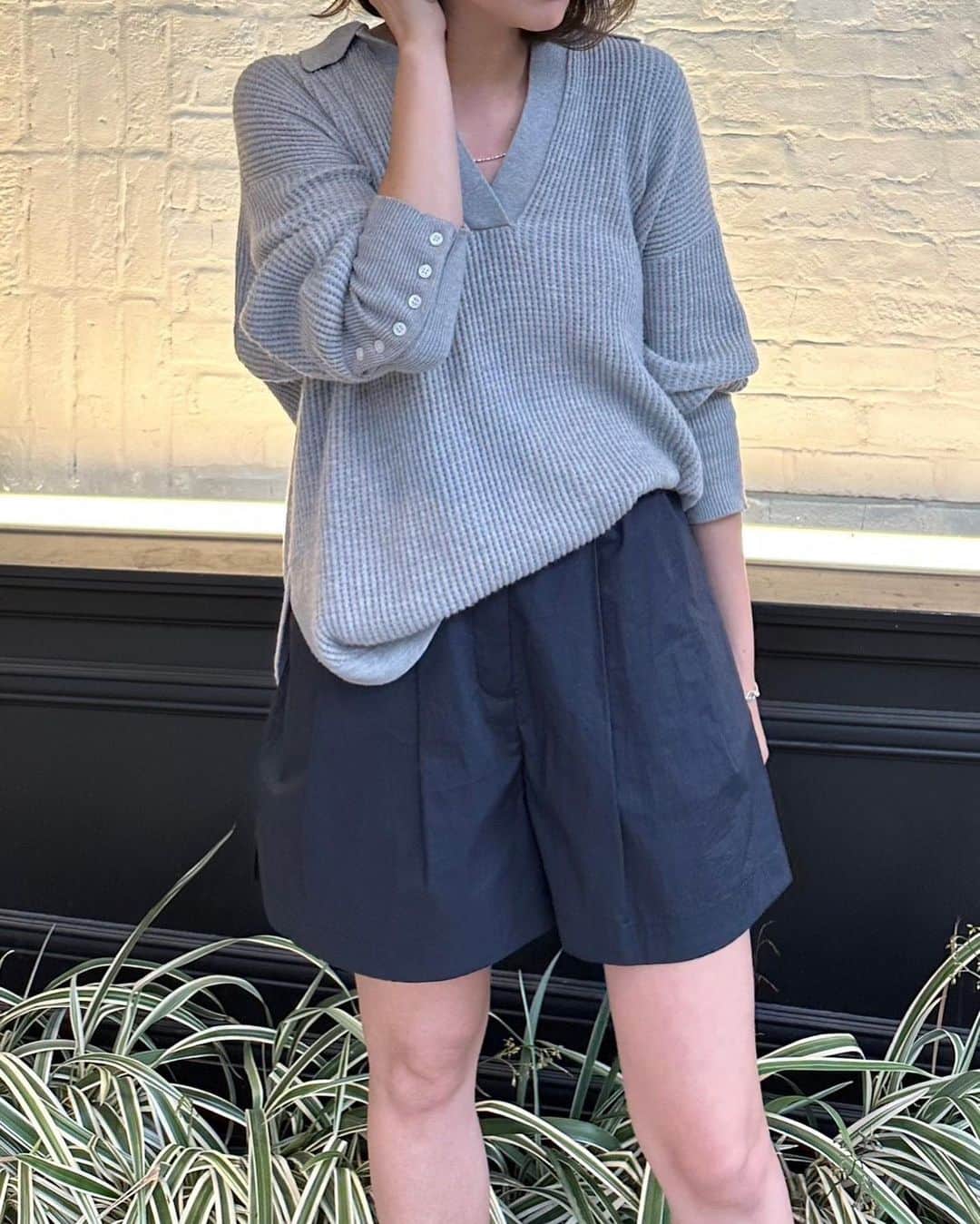 ETRÉ TOKYO ストアさんのインスタグラム写真 - (ETRÉ TOKYO ストアInstagram)「@etretokyo  【4/20 New Arrival】 ㅤㅤ ㅤㅤㅤ ㅤㅤㅤ  #ETREシャーリングボリュームワンピース WHITE / BLACK / PINK Free size ¥29,700(tax in) ㅤㅤㅤ ㅤㅤㅤ ㅤㅤㅤ #ETREコットンボクシーショートパンツ NAVY / PINK / BLUE S.M size ¥19,800(tax in) ㅤㅤㅤ ㅤㅤㅤ ㅤㅤㅤ #ETREコットンオーバーサイズシャツ NAVY / PINK / BLUE Free size ¥25,300(tax in)  ㅤㅤㅤ  #ETREクロップドTee WHITE / CHARCOAL / BROWN Free size ¥7,700(tax in)  ㅤㅤㅤ ㅤㅤㅤ #ETREリブニットボディーウォーマー BEIGE / BROWN Free size ¥8,800(tax in)  ㅤㅤㅤ ㅤㅤㅤ #ETREボディーウォーマーニットパンツ BEIGE / BROWN Free size ¥17,600(tax in) ㅤㅤㅤ  ㅤㅤㅤ #ETREボディーウォーマーニットキャミ BEIGE / BROWN Free size ¥13,200(tax in) ㅤㅤㅤ  ㅤㅤㅤ  - - - - - - - - - - - - - - - - - - - - - - - - - - - -  商品詳細はTOPページURLよりチェック🔍 ›› @etretokyo_store  ㅤㅤㅤ スタッフコーディネートも毎日更新中【 #etretokyo_staff_ootd 】をフォロー🐿️  TOPページの"フォロー中"から 気になるスタッフのアカウントをフォロー🤝  - - - - - - - - - - - - - - - - - - - - - - - - - - - -  ㅤㅤㅤ ⁡  ㅤㅤㅤ 【INFORMATION】 ⁡ ⁡ ※ 4/20(木)発売のアイテムは 4/21(金)12:00よりお在庫のある場合、ルミネカード会員様限定で店舗通販のご利用が可能です。 ⁡ ※お電話がつながりにくい可能性がございます。 ⁡ ※また混雑時には入場制限及び 試着点数の制限を設けさせて頂きます。 予めご了承ください。 ⁡ ⁡ ご理解、ご協力を賜りますよう 心よりお願い申し上げます。 ⁡ ⁡  ㅤㅤㅤ ㅤㅤㅤ 【LUMINE SHINJUKU STORE】 ETRÉ TOKYO ルミネ新宿2店 TEL：03-5989-0979 ー営業時間ー (平日、土日祝)11:00-21:00  ⁡ #etretokyo#etre#fashion#etretokyoshinjuku #2023etre#etretokyo_staff_ootd#2023ss #新作紹介#スタッフコーディネート#スタッフスナップ#春服コーデ#カジュアルコーデ#シンプルコーデ#きれいめカジュアル#ワンピースコーデ#シャツコーデ#ショートパンツコーデ#クロップドt#ニットキャミ#腹巻き」4月18日 20時00分 - etretokyo_store