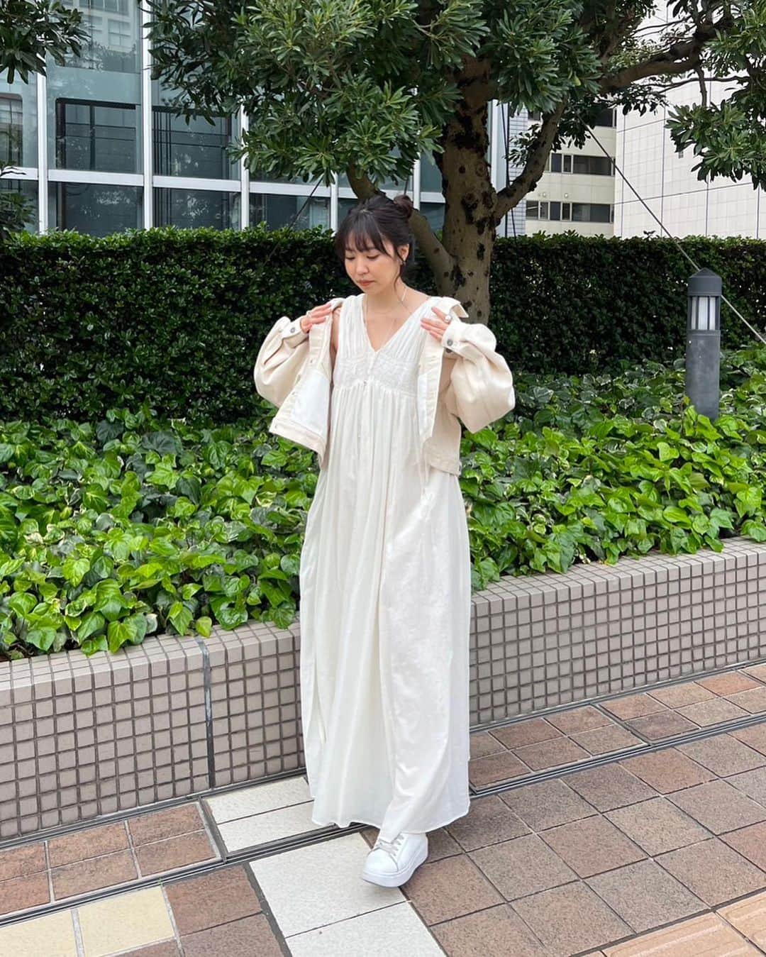 ETRÉ TOKYO ストアさんのインスタグラム写真 - (ETRÉ TOKYO ストアInstagram)「@etretokyo  【4/20 New Arrival】 ㅤㅤ ㅤㅤㅤ ㅤㅤㅤ  #ETREシャーリングボリュームワンピース WHITE / BLACK / PINK Free size ¥29,700(tax in) ㅤㅤㅤ ㅤㅤㅤ ㅤㅤㅤ #ETREコットンボクシーショートパンツ NAVY / PINK / BLUE S.M size ¥19,800(tax in) ㅤㅤㅤ ㅤㅤㅤ ㅤㅤㅤ #ETREコットンオーバーサイズシャツ NAVY / PINK / BLUE Free size ¥25,300(tax in)  ㅤㅤㅤ  #ETREクロップドTee WHITE / CHARCOAL / BROWN Free size ¥7,700(tax in)  ㅤㅤㅤ ㅤㅤㅤ #ETREリブニットボディーウォーマー BEIGE / BROWN Free size ¥8,800(tax in)  ㅤㅤㅤ ㅤㅤㅤ #ETREボディーウォーマーニットパンツ BEIGE / BROWN Free size ¥17,600(tax in) ㅤㅤㅤ  ㅤㅤㅤ #ETREボディーウォーマーニットキャミ BEIGE / BROWN Free size ¥13,200(tax in) ㅤㅤㅤ  ㅤㅤㅤ  - - - - - - - - - - - - - - - - - - - - - - - - - - - -  商品詳細はTOPページURLよりチェック🔍 ›› @etretokyo_store  ㅤㅤㅤ スタッフコーディネートも毎日更新中【 #etretokyo_staff_ootd 】をフォロー🐿️  TOPページの"フォロー中"から 気になるスタッフのアカウントをフォロー🤝  - - - - - - - - - - - - - - - - - - - - - - - - - - - -  ㅤㅤㅤ ⁡  ㅤㅤㅤ 【INFORMATION】 ⁡ ⁡ ※ 4/20(木)発売のアイテムは 4/21(金)12:00よりお在庫のある場合、ルミネカード会員様限定で店舗通販のご利用が可能です。 ⁡ ※お電話がつながりにくい可能性がございます。 ⁡ ※また混雑時には入場制限及び 試着点数の制限を設けさせて頂きます。 予めご了承ください。 ⁡ ⁡ ご理解、ご協力を賜りますよう 心よりお願い申し上げます。 ⁡ ⁡  ㅤㅤㅤ ㅤㅤㅤ 【LUMINE SHINJUKU STORE】 ETRÉ TOKYO ルミネ新宿2店 TEL：03-5989-0979 ー営業時間ー (平日、土日祝)11:00-21:00  ⁡ #etretokyo#etre#fashion#etretokyoshinjuku #2023etre#etretokyo_staff_ootd#2023ss #新作紹介#スタッフコーディネート#スタッフスナップ#春服コーデ#カジュアルコーデ#シンプルコーデ#きれいめカジュアル#ワンピースコーデ#シャツコーデ#ショートパンツコーデ#クロップドt#ニットキャミ#腹巻き」4月18日 20時00分 - etretokyo_store