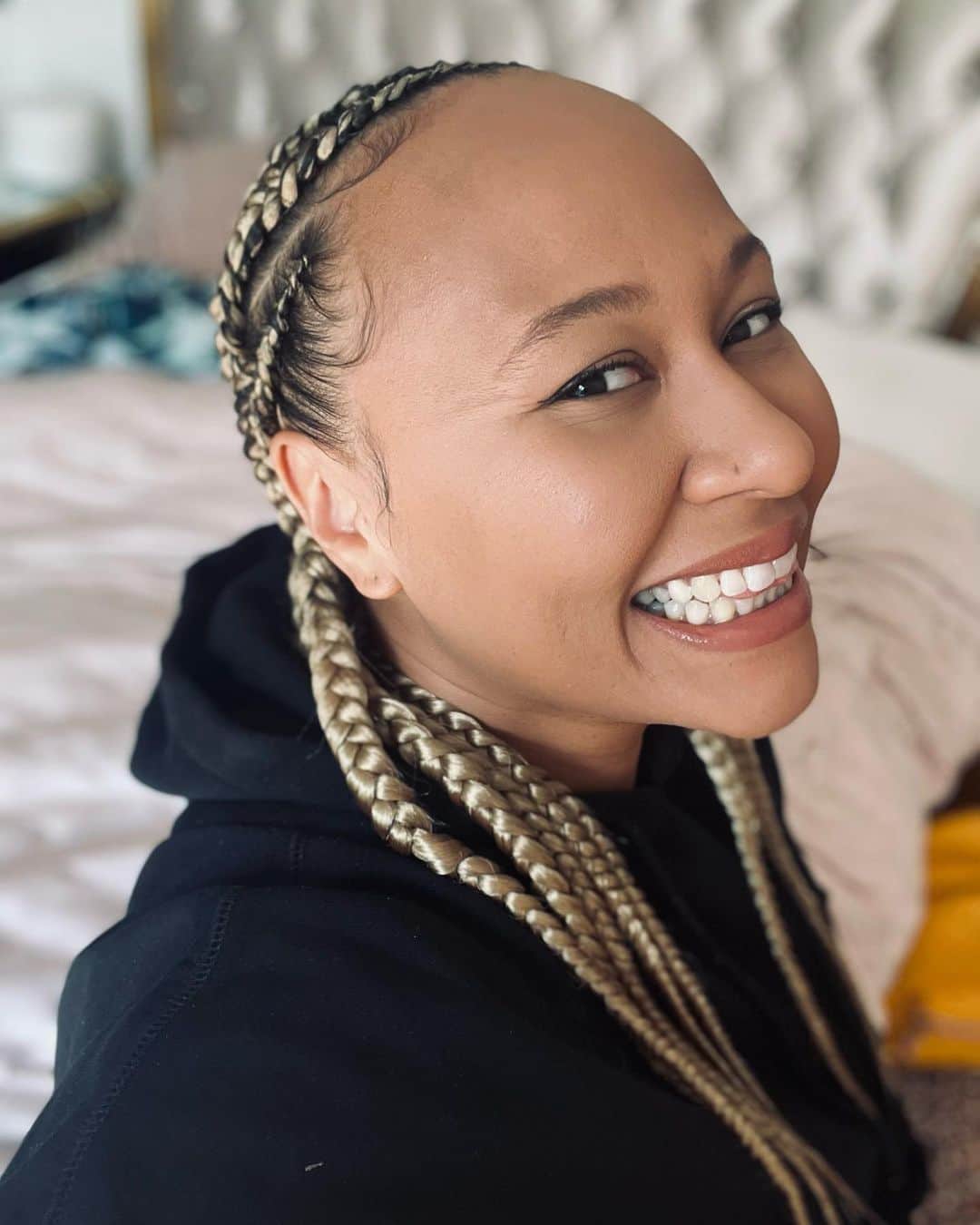 Emeli Sandéのインスタグラム：「Thank you so much  @missthroughsingh for hooking me up with a new do for the spring! 💁🏽‍♀️☀️☺️」