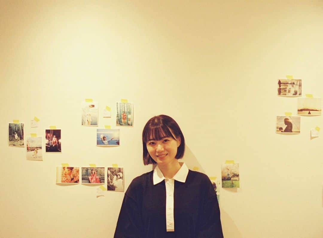 いけちゃんのインスタグラム：「フィルム写真展📸  よく見ると左側の3枚は去年自費で作った写真集の中のカット  1年後に集英社から1st写真集出してるのエモい」