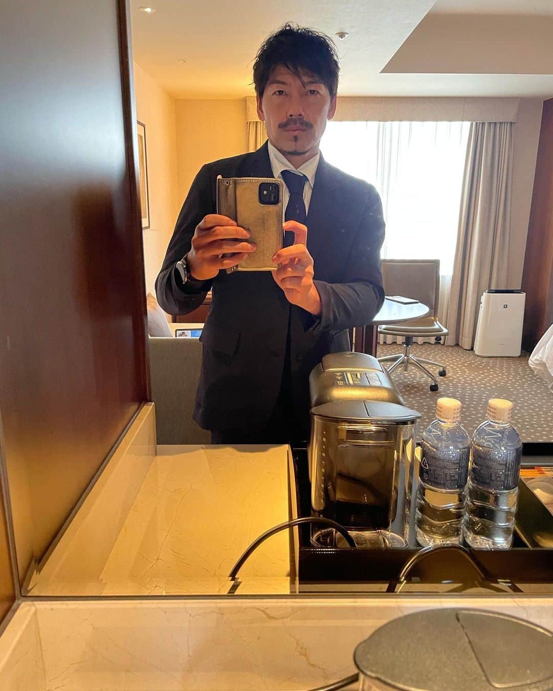 松井大輔さんのインスタグラム写真 - (松井大輔Instagram)「スーツでお出かけ！　  #style #スーツ #suit #ネクタイ #撮影 #ではない」4月18日 18時43分 - matsuidaisuke_official