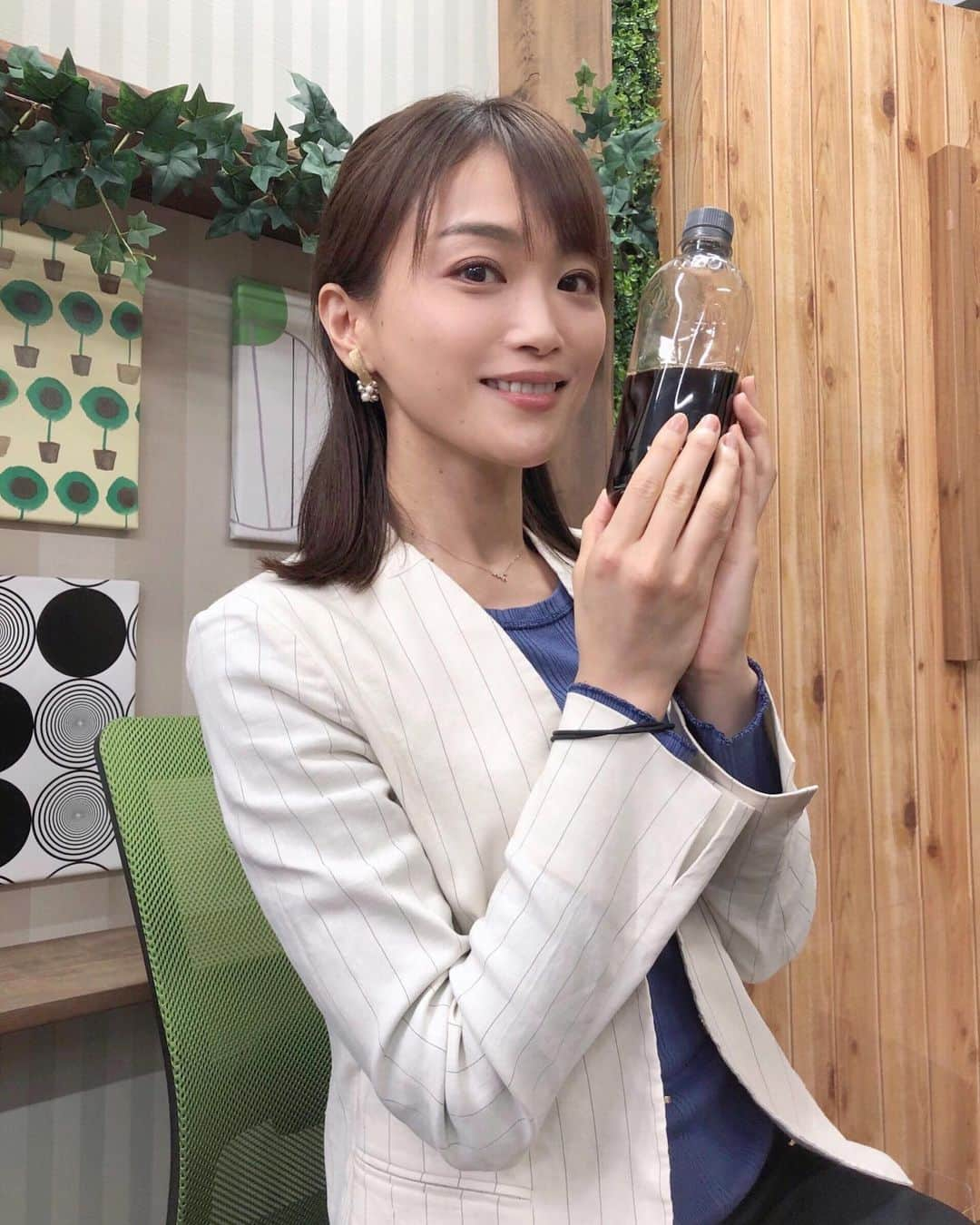 村山千代さんのインスタグラム写真 - (村山千代Instagram)「️☕️ スタジオに黒い飲み物を持ち込むひと。 今日はコーヒー。 #いつもはコーラ #コカコーラ #コーラ大好き #コーヒーも大好き #今日の飲み物」4月18日 18時44分 - chiyocolate420