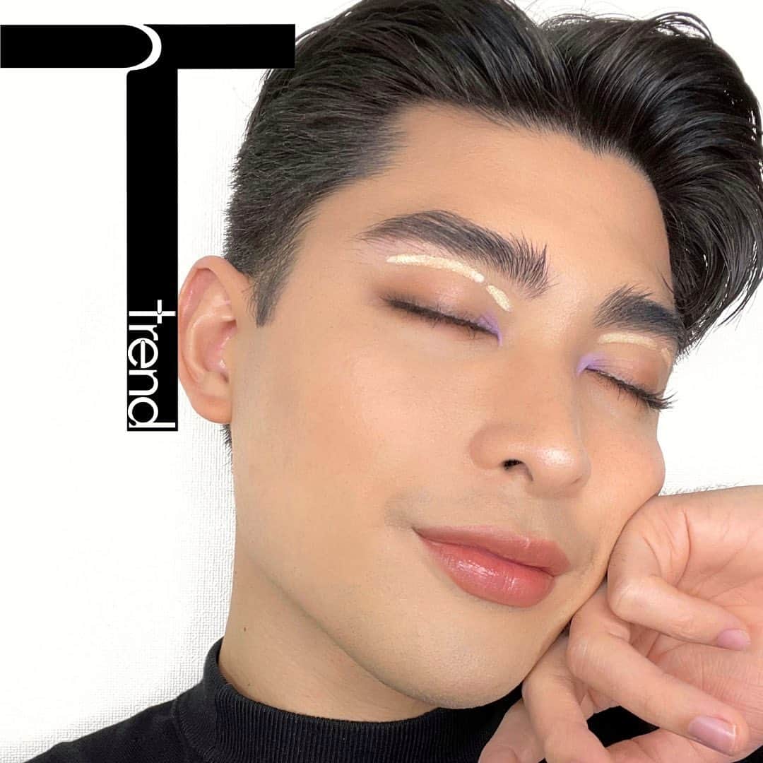 M∙A∙C Cosmetics Japanのインスタグラム：「まもなくフェスシーズンの到来🎵 カラフルなアイライナーで、目元のアーチを強調する刺激的なルックでフェスティバルを盛り上げましょう🎷✨ #MACTrend #FestivalMakeup  ＜ルック使用製品＞ ＊EYES 🌀パウダー キス アイシャドウ ・マイ トゥイーディ(まぶた全体) ・ギブ ア グラム　(目尻のくの字) 🌀M·A·C カラー エクセス ジェル ペンシル ・コミットメント イシュー　(目頭) ・インコラプティブル　(クリースライン) 🌀スモール アイシャドウ／イフ イット エイント バロック(クリースラインに重ねる) ＊BLUSH 🌀ミネラライズ ブラッシュ／ナチュラリー フローレス ＊HIGHLIGHTER 🌀ミネラライズ スキンフィニッシュ／ソフト アンド ジェントル ＊LIP 🌀リップ ペンシル／ボールドリー ベア 🌀グロープレイ リップバーム／ザット ティックルズ!  Makeup by @ypi_makeup」