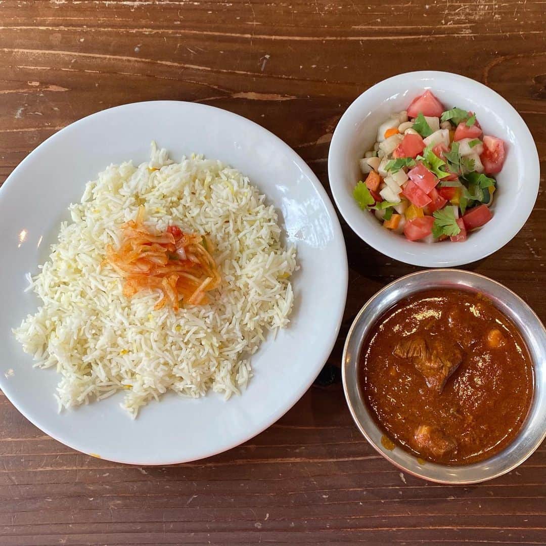 濱正悟のインスタグラム：「I love pork vindaloo with Indian rice & kachumber. #ダバ⭐︎クニタチ #国立 #うるとらかれーらばー」