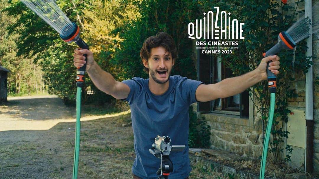 ピエール・ニネのインスタグラム：「Cette photo a été prise le 1er jour de tournage. J’étais si stressé mais heureux de jouer une version de Michel Gondry et de raconter un épisode si intime de sa vie. Tellement fier de présenter un film aussi personnel, autobiographique et tragi-comique de @michelgondry au @festivaldecannes 💥💥💥Une date de sortie arrive bientôt !」