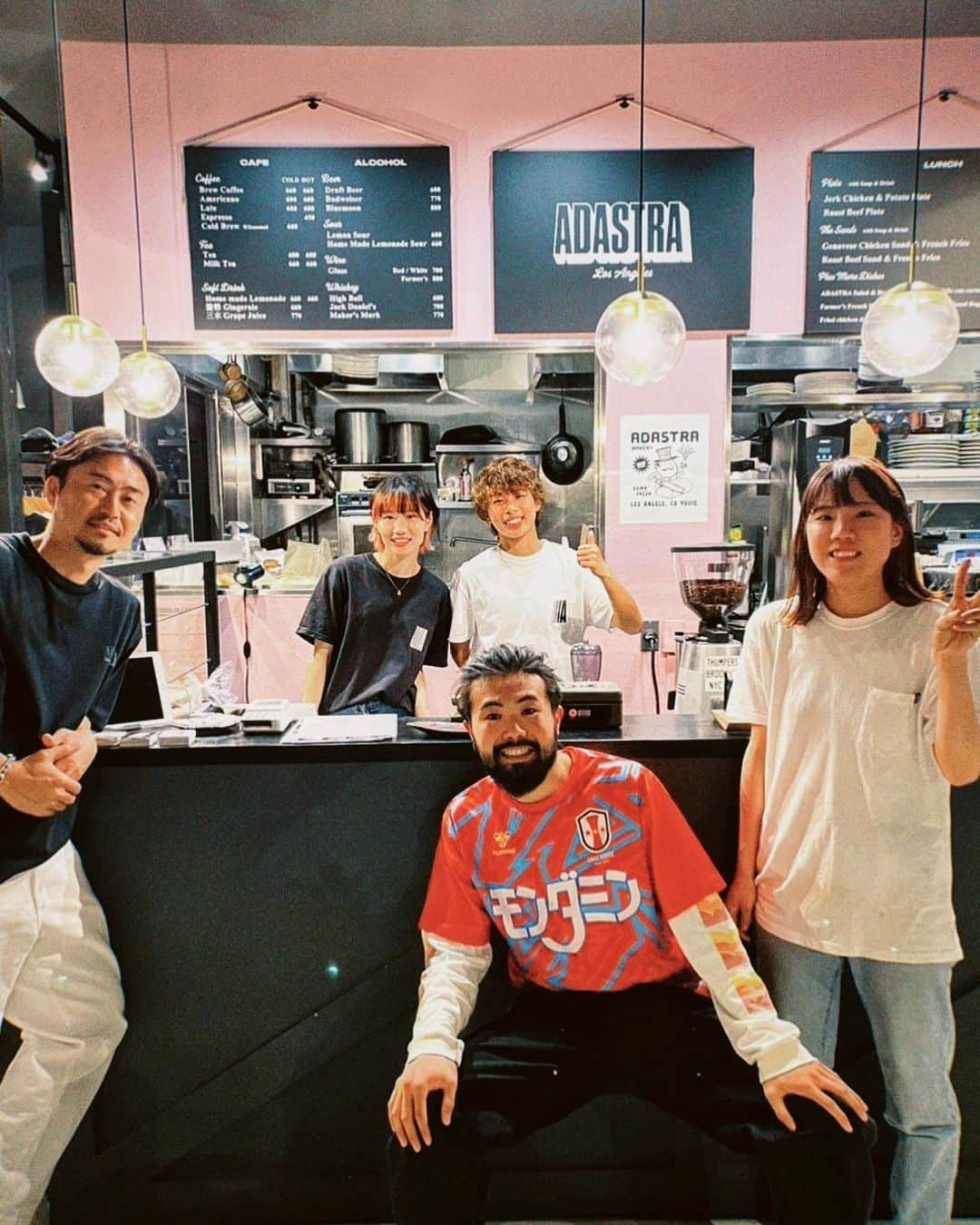 守屋都弥さんのインスタグラム写真 - (守屋都弥Instagram)「. ADASTRA×TanakaMina×MoriyaMiyabi 【Special 2Days】にお越しいただき ありがとうございました✨  想像以上の方々に来ていただきとても嬉しく、改めてたくさんの人に応援していただけていると実感しました😌💛  リメイク品バックもステッカーも、 大切に使っていただけるとすごく嬉しいです🫶🏻  私たちのやりたい事を一緒に作っててくださった、　@tomo_adastra さん　@adastra_jp さん　 @re__dad さん本当にありがとうございました💛✨  今回のような大きな企画は難しいですが、 小さなことでもまた皆さんに喜んでもらえることも していきたいと思います🙌🏻  投稿遅くなりましたが、 読んでいただきありがとうございました🙌🏻 今回写真は @yuyamatsu さんに撮っていただきました📸  #adastra  #inac神戸  #リメイクバッグ  #ステッカー  #ラテアート  #守屋都弥」4月18日 18時52分 - miyabimoriya__