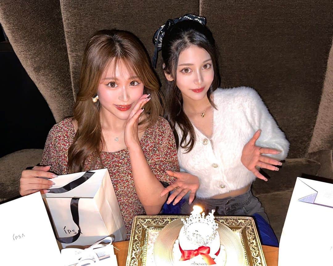 サントス飛鳥さんのインスタグラム写真 - (サントス飛鳥Instagram)「今年もお祝いできて幸せです❕ 保育園からの幼馴染♡ 20歳おめでとう🥂✨  #ホカンス #誕生日 #バースデープレート #梅田 #梅田ディナー #女子会 #誕生日会」4月18日 18時56分 - alice_fushigino_