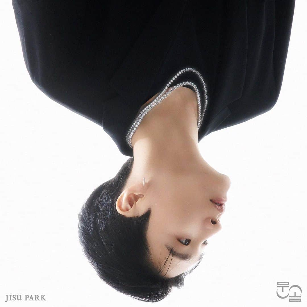 ジス のインスタグラム：「JISU PARK 2nd MINI ALBUM ‘문(곰)’  [ Teaser ]  Album Cover Preview  2023.04.19 12PM (KST)  #JISUPARK #지수팍 #문(곰) #Voice_Video #문(곰) #돌아다니자 #취한다 #그대의밤은 #NAL8 #BANGKS #Album_Cover」