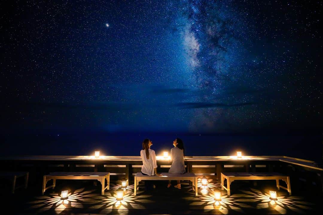 Relux | リラックスさんのインスタグラム写真 - (Relux | リラックスInstagram)「【国立公園内にある日本最南端のビーチリゾート】  南十字星という名のリゾート「はいむるぶし」。世界有数の亜熱帯動植物やサンゴ礁など、幻想的な自然があふれる南国の楽園のような空間。昼は大自然ならではのアクティビティ、夜は満天の星空を楽しめます。  八重山諸島で至高のリゾートライフを体験してみませんか。  --------------------------------------------- 📍はいむるぶし（沖縄県＞小浜・竹富）  @haimurubushi_resorts ---------------------------------------------  Reluxでは春のクーポン祭が開催中🌸 詳しくはプロフィールのリンクからご覧ください✨ → @relux_jp  素敵な旅行の様子を #relux_travel で投稿✈️ このアカウントで紹介させて頂くことがあります。  #沖縄 #八重山 #沖縄観光 #沖縄旅行 #リゾートホテル #はいむるぶし #relux_沖縄 #okinawa_hotel #okinawa #japantrip #japantravel」4月18日 19時00分 - relux_jp