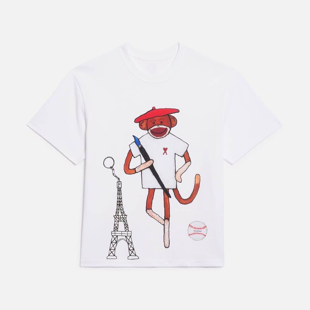 アミ アレクサンドル マテュッシさんのインスタグラム写真 - (アミ アレクサンドル マテュッシInstagram)「The Ami x NOVO capsule collection includes a white hoodie, t-shirt, shirt and a red beanie.   Photographed by @ronan_gallagher__.    #AmiParis #AmixNOVO   @novoing」4月22日 16時00分 - amiparis