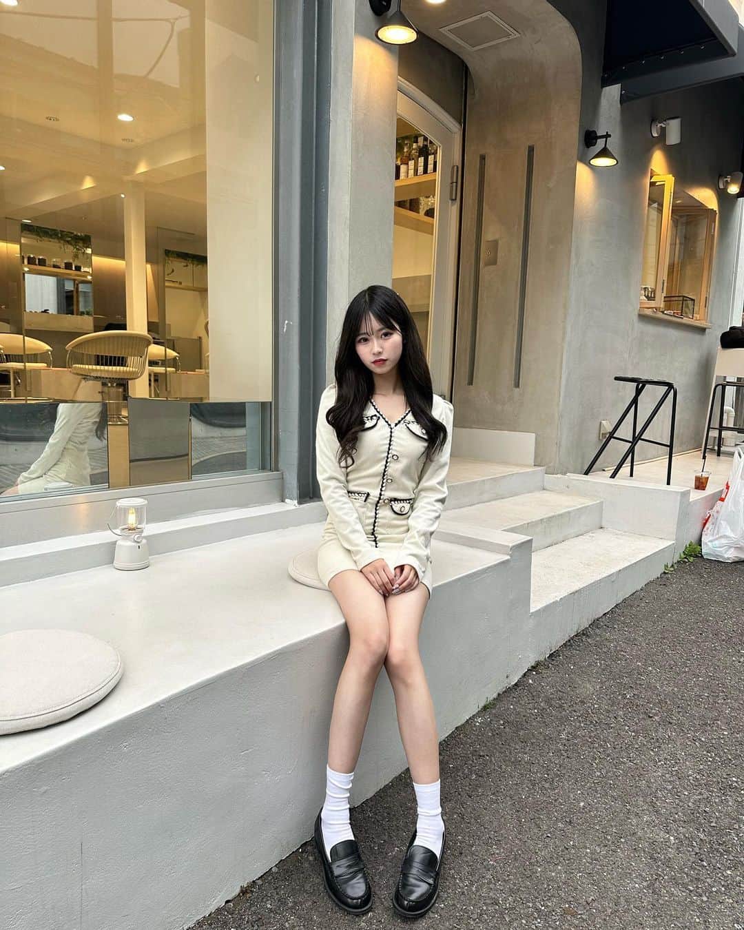 のインスタグラム：「いちごラッシー美味しかった♡🍓 ・ ・ こーしんさんに髪の毛可愛いくしてもらいました〜♡ 毎回想像通りにしてくれて本当にかわいい♡ いつもありがとうございます♡」
