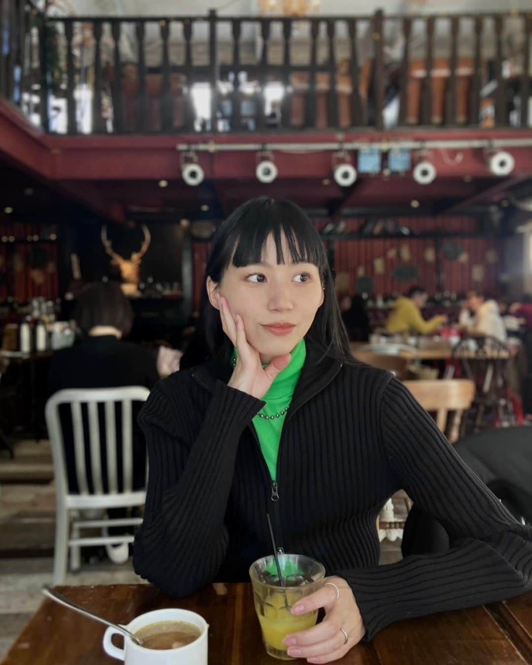 Shiho Sasakiのインスタグラム：「🍹🪑 ランチもおいしかった〜！  #カフェ散歩」