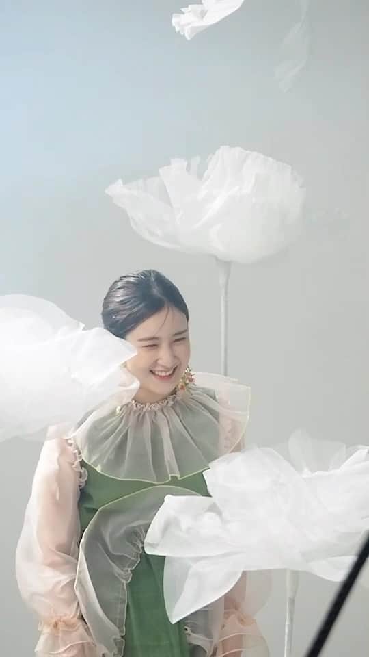 のインスタグラム：「🌸MV オフショットムービー公開🌸 7秒あたりで異変が…⁈！ 『#春に僕はなくなる』のMV撮影時のオフショットムービー🎥  . . #湯木慧」