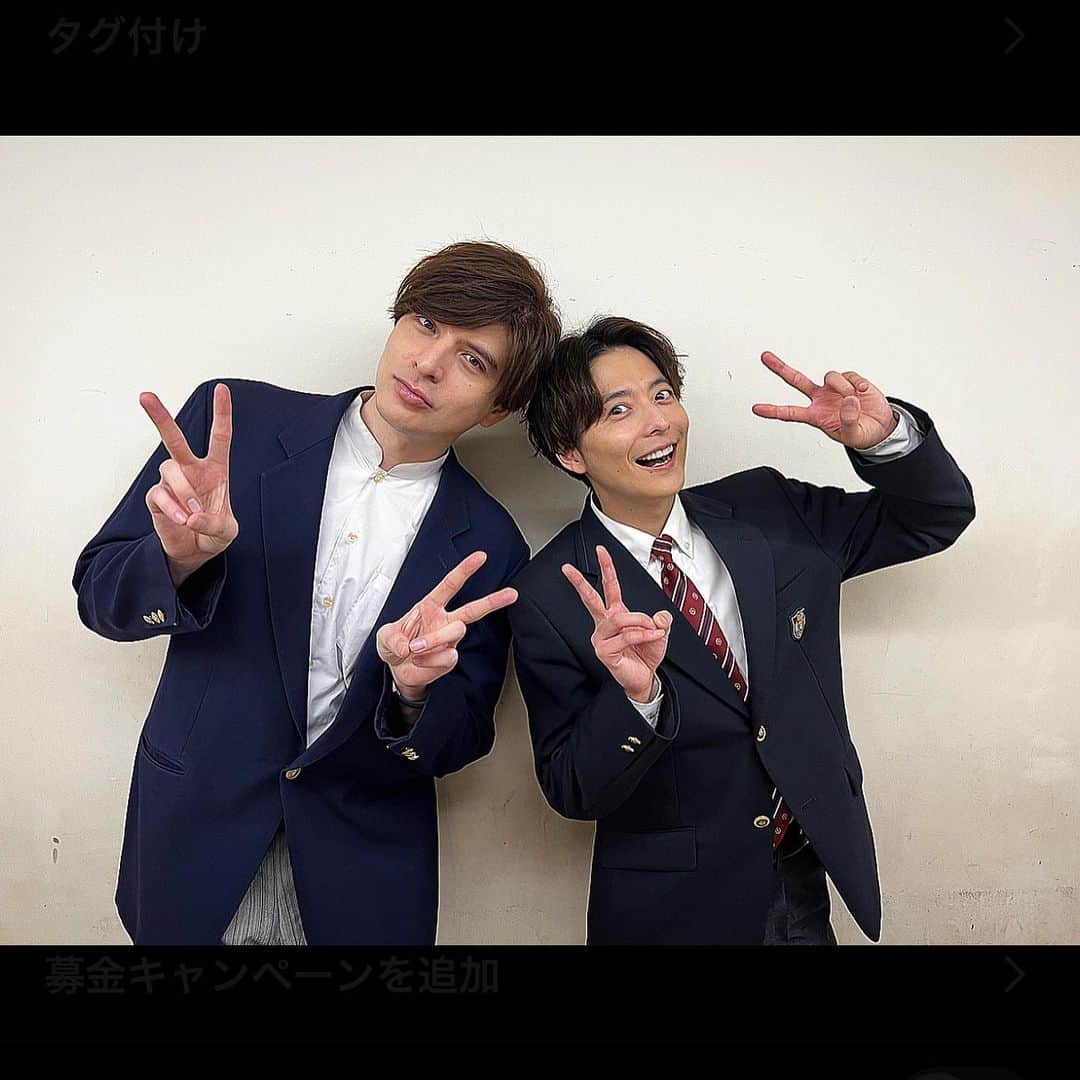 城田優のインスタグラム：「20年ぶりに母校の制服を着ました。笑  改めて堀越高等学校設立100周年、心からおめでとうございます！！  生徒のみんなとのコラボめっちゃくちゃ楽しかったなー  可愛い後輩達と素敵な先生方が、最高に充実した学園生活を送れますように☺︎  #堀越100周年 #徹平はもはや現役 #彼のは新しい今の制服  #ノストラダムス再再結成  #今も昔もストラップ派手」