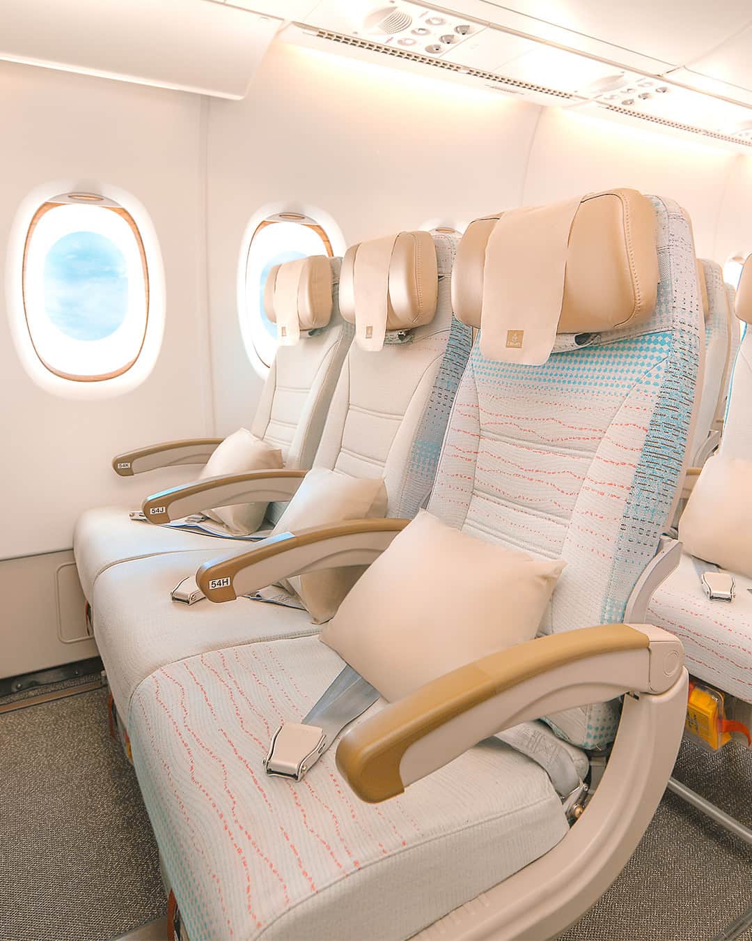 エミレーツ航空さんのインスタグラム写真 - (エミレーツ航空Instagram)「Fasten your seatbelts. We're ready for departure. 💺  #Emirates #FlyBetter」4月18日 20時01分 - emirates