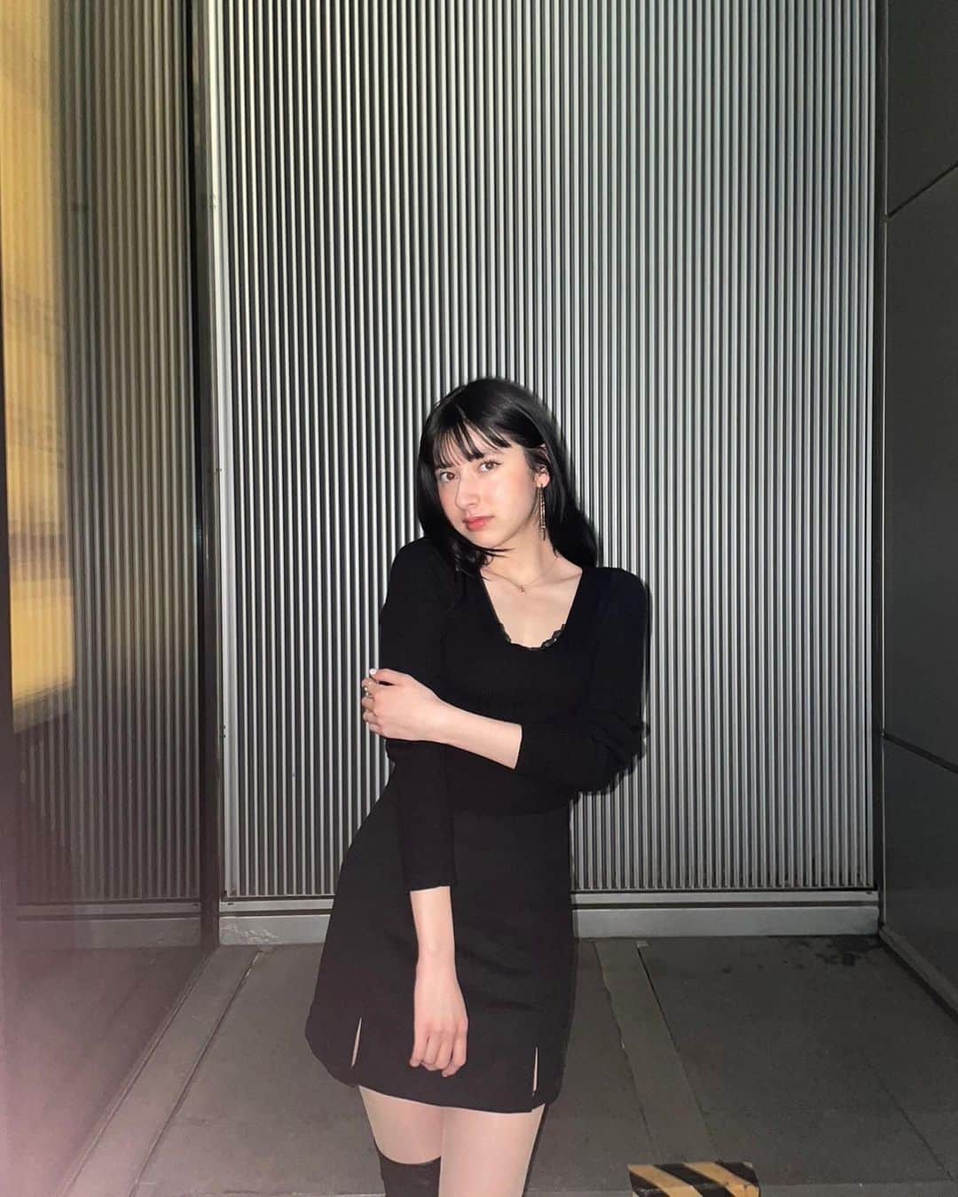 LINA（吉村リナ）のインスタグラム：「【今日は、どんなエネルギーの自分を生きたい？】  毎朝、目が覚めてまだベッドの中にいる数秒〜数分の間に、今日の自分はどんな自分で在りたいか？尋ねてみる。  そして、 そんな自分はどの洋服を着ていて、どんな表情をしていて、どんな食事をしていて、何を大切にしていて、どんなことを主に感じながら理想の１日を過ごしているか...🫧  心を開いて、 自由にビジョンする時間をとってみてください💫  もしイメージしずらかったら、 自分が最もHappyで、楽観的で、 心身ともに生命力が満ちていたと思う時期に感じていた感覚や情景を蘇らせて、そのエネルギー感をしっかり身にまとってください🫧🦋🫧  そうすると、その自分にマッチした繋がりのあるVibration（波動）の人や出来事と巡り会うようになるし、逆にマッチしないものにはそもそも気づかない or 自然とお別れすることになるから...🫧  𝘖𝘶𝘳 𝘪𝘯𝘵𝘶𝘪𝘵𝘪𝘰𝘯 𝘢𝘯𝘥 𝘵𝘩𝘰𝘶𝘨𝘩𝘵𝘴 𝘢𝘳𝘦 𝘵𝘩𝘦 𝘨𝘳𝘦𝘢𝘵𝘦𝘴𝘵 𝘔𝘢𝘨𝘪𝘤, 𝘴𝘰 𝘱𝘭𝘦𝘢𝘴𝘦 𝘶𝘴𝘦 𝘪𝘵 𝘪𝘯 𝘵𝘩𝘦 𝘳𝘪𝘨𝘩𝘵 𝘸𝘢𝘺 ✨  𝘓𝘰𝘷𝘦,  #意図することは魔法と同じ #あなたがあなたの人生のクリエイターだから」