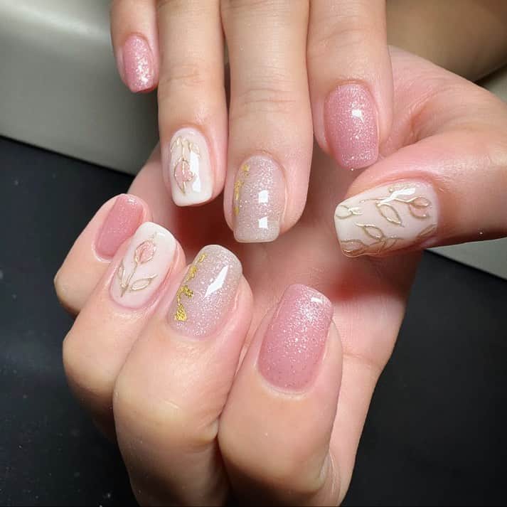 鈴木蛍のインスタグラム：「New Nails💅🏻 #new #nails #チューリップネイル #可愛いネイル」