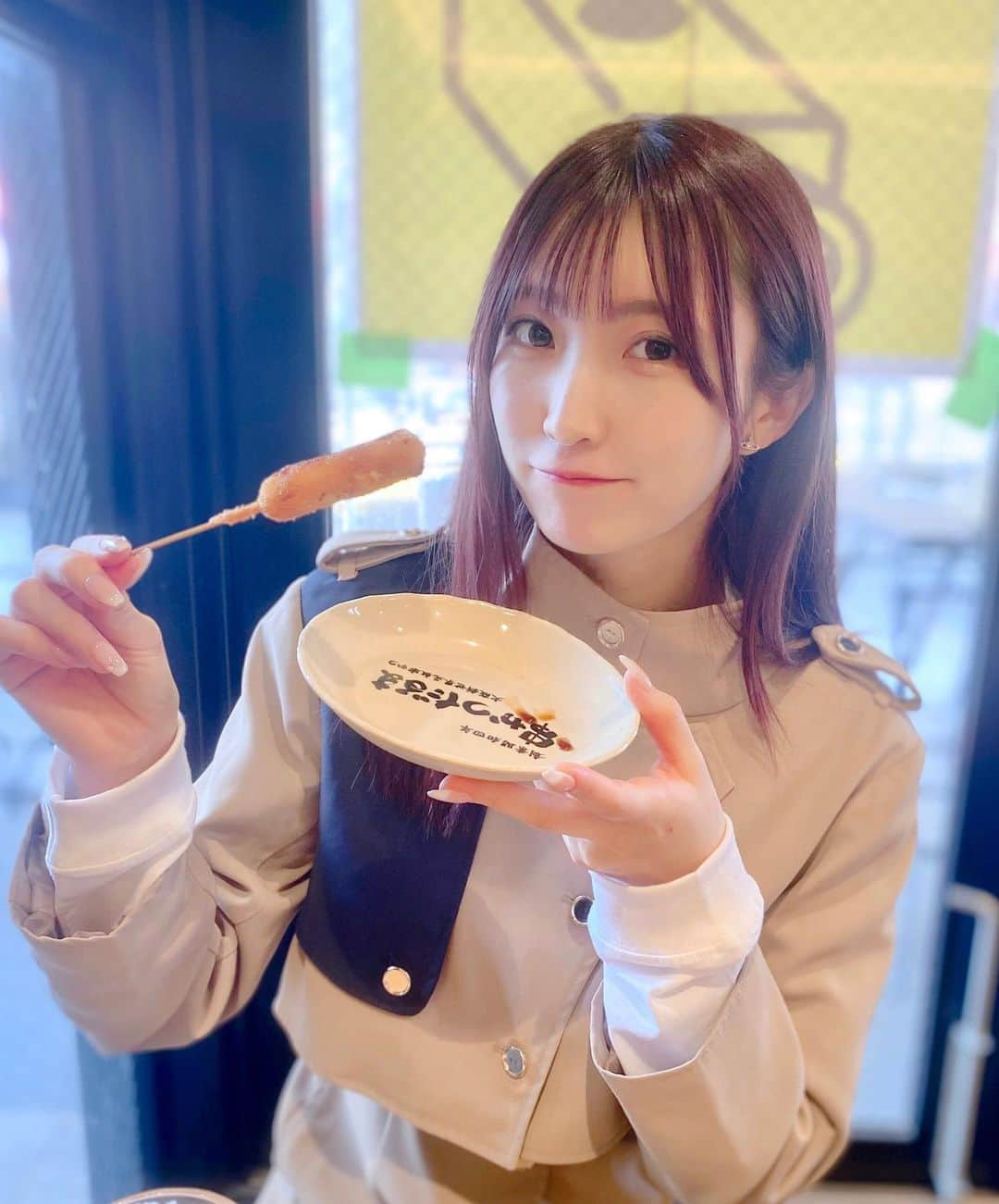 桜井まあかのインスタグラム：「串カツはやっぱりえびとアスパラ🍤🥦  #アイドル #モデル #自撮り #自撮り女子 #地下アイドル #大阪 #大阪グルメ #串カツ #串カツだるま #観光 #旅行  #idol #japanesegirl #model #fyp」