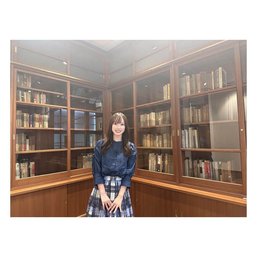 石井奏美のインスタグラム：「今日はリニューアルオープンした 井原市にある平櫛田中美術館から 中継でした🎤  平櫛田中が読んでいた書物や使っていた道具の展示もあり、作品だけでなく、どんな方だったのかがよく分かる美術館でした✨  井原市での中継は久しぶりだったのでそれも嬉しかったです💡  今日も1日お疲れ様でした💐🧸  #岡山#okayama#井原市#平櫛田中#平櫛田中美術館」