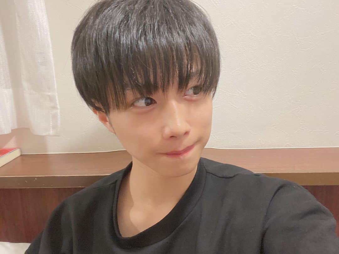 若槇太志郎のインスタグラム：「. お久しぶりです！ コメント返信します。 あなたの好きな食べ物を教えてください。 10段階で好きかどうか答えます笑  僕は蕎麦と茄子が好き」