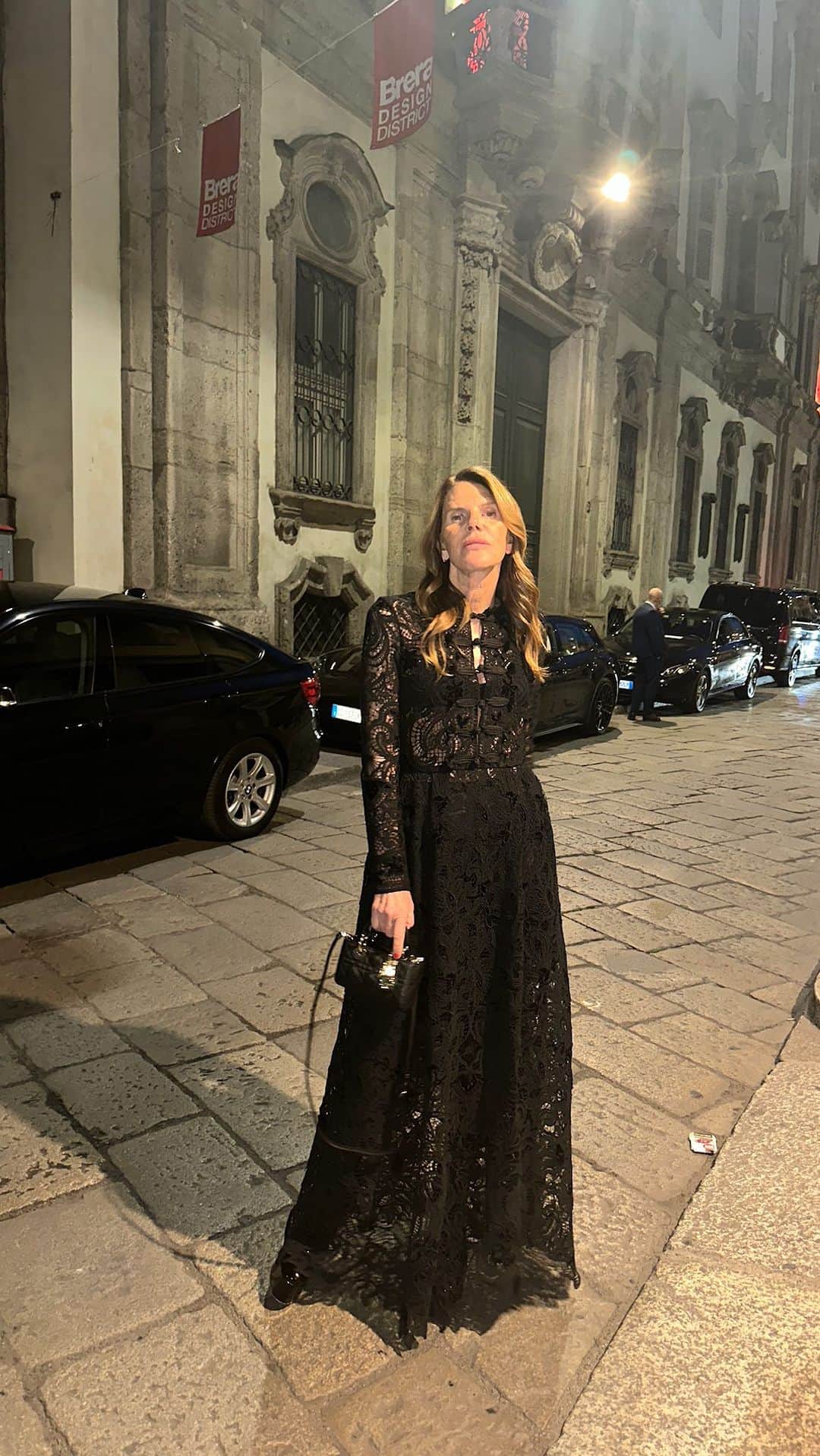アンナ・デッロ・ルッソのインスタグラム：「Last night wearing @dior 🖤by @mariagraziachiuri ❤️❤️❤️ at  @diormaison exhibition by @starck at Palazzo Citterio @isaloniofficial」