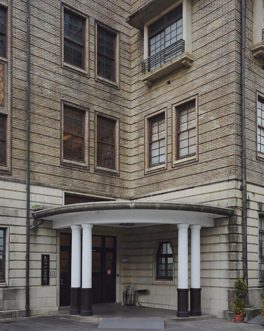 のインスタグラム：「#細部形狀  台北公會堂，根本磁磚大百科 - #看不見的城市 / #籠流連 - 2023.4.18 #taiwan #taipei #台灣 #台湾 #台北 #写真」