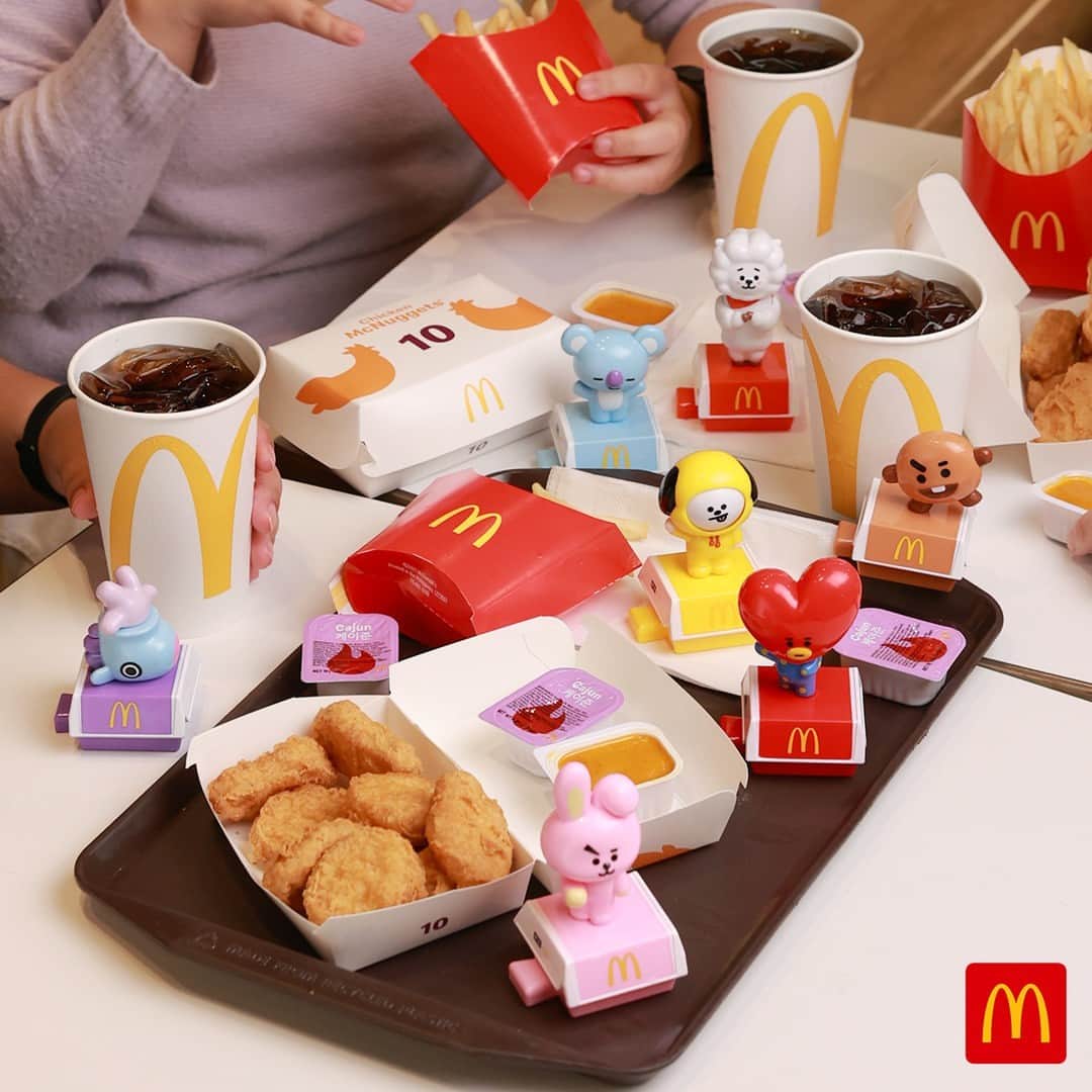 McDonald's Philippinesのインスタグラム：「O-M-G! Gather the squad and head on to #McDoPH for the 10-pc. Chicken McNuggets Meal that comes with one #BT21 toy! 🥳😍」