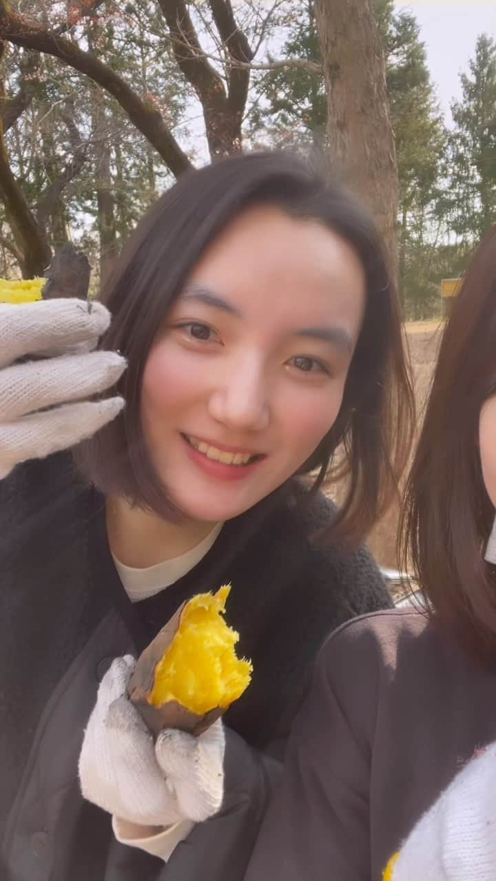 亘理舞のインスタグラム：「🍠 少し前に焼き芋大会に参加しました！ さつま芋にバターが美味しすぎて🧈 幸せな気持ちになりました☺️ ・ ・ ・ ・ ・ #焼き芋バター#焼き芋🍠#顎ラインボブ#ストレートボブ#黒髪ボブ#ボブヘア#前髪長めボブ#ぼぶへあー#ボブカット#ボブ女子#ボ部#ボブヘアー#亘理舞#スターダストプロモーション」