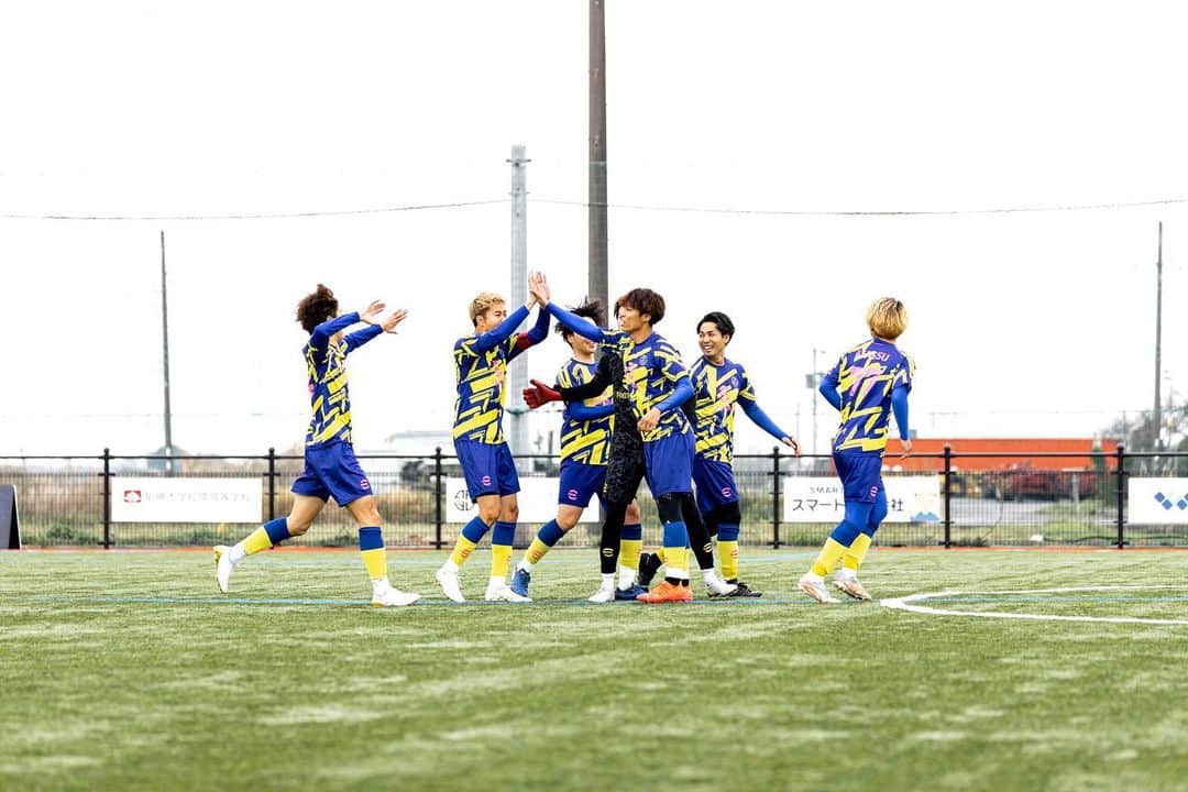 しげのインスタグラム：「2試合連続ゴール⚽️⚽️ FK決めたのに写真1枚もなかった🥹笑 #winners」