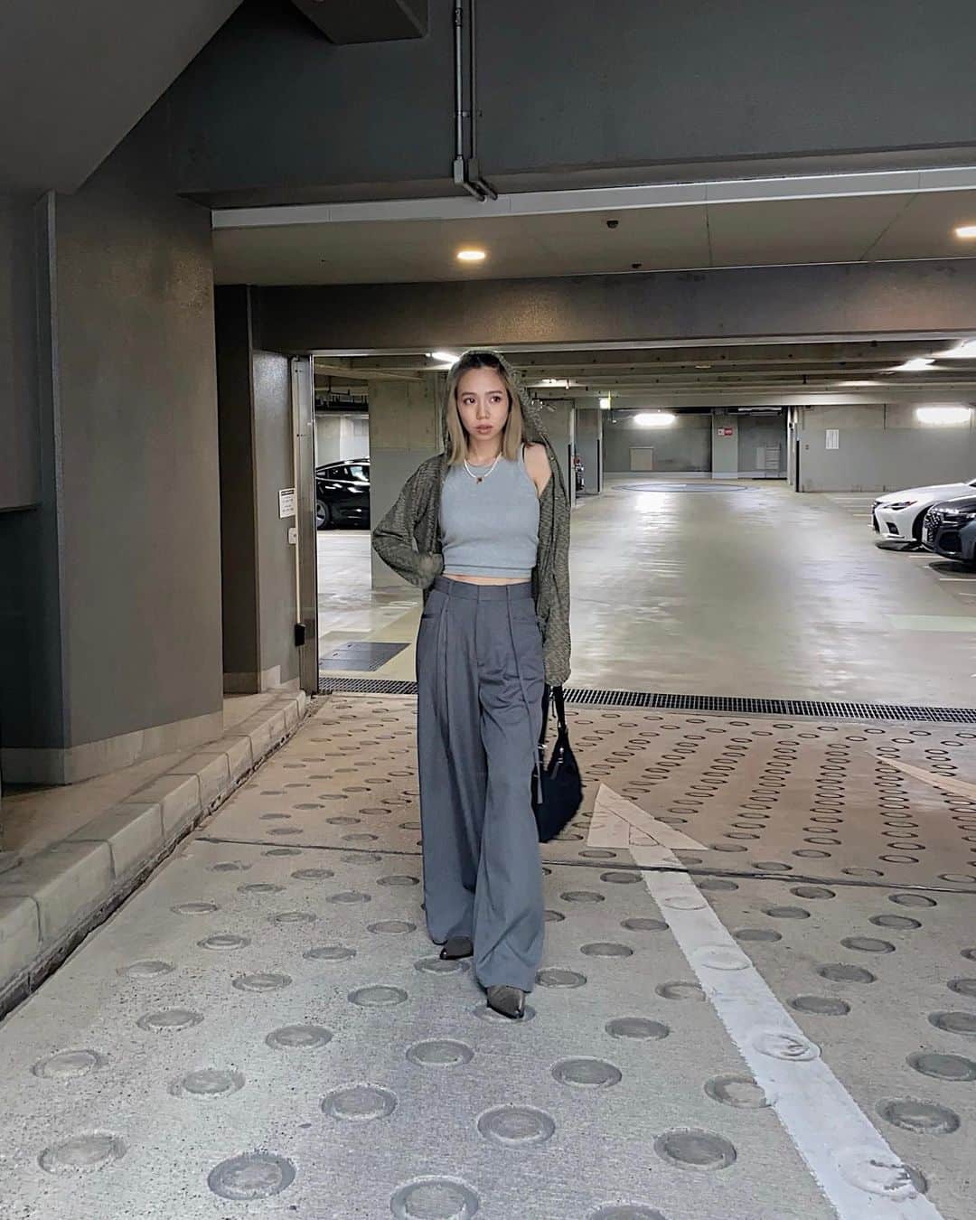室原彩夏のインスタグラム：「ㅤㅤㅤㅤㅤㅤㅤㅤㅤㅤㅤㅤㅤ ずっと待ってた今週発売のスラックス🤍 ㅤㅤㅤㅤㅤㅤㅤㅤㅤㅤㅤㅤㅤ ずるっとルーズなシルエットに シンプルすぎないデザインでカジュアルにも履けて万能すぎるの◎ ㅤㅤㅤㅤㅤㅤㅤㅤㅤㅤㅤㅤㅤ 履いてるミュールもお問い合わせ多かったのですが今週発売です！ㅤㅤㅤㅤㅤㅤㅤㅤㅤㅤㅤㅤㅤ ㅤㅤㅤㅤㅤㅤㅤㅤㅤㅤㅤㅤㅤ #LAGUAGEM」