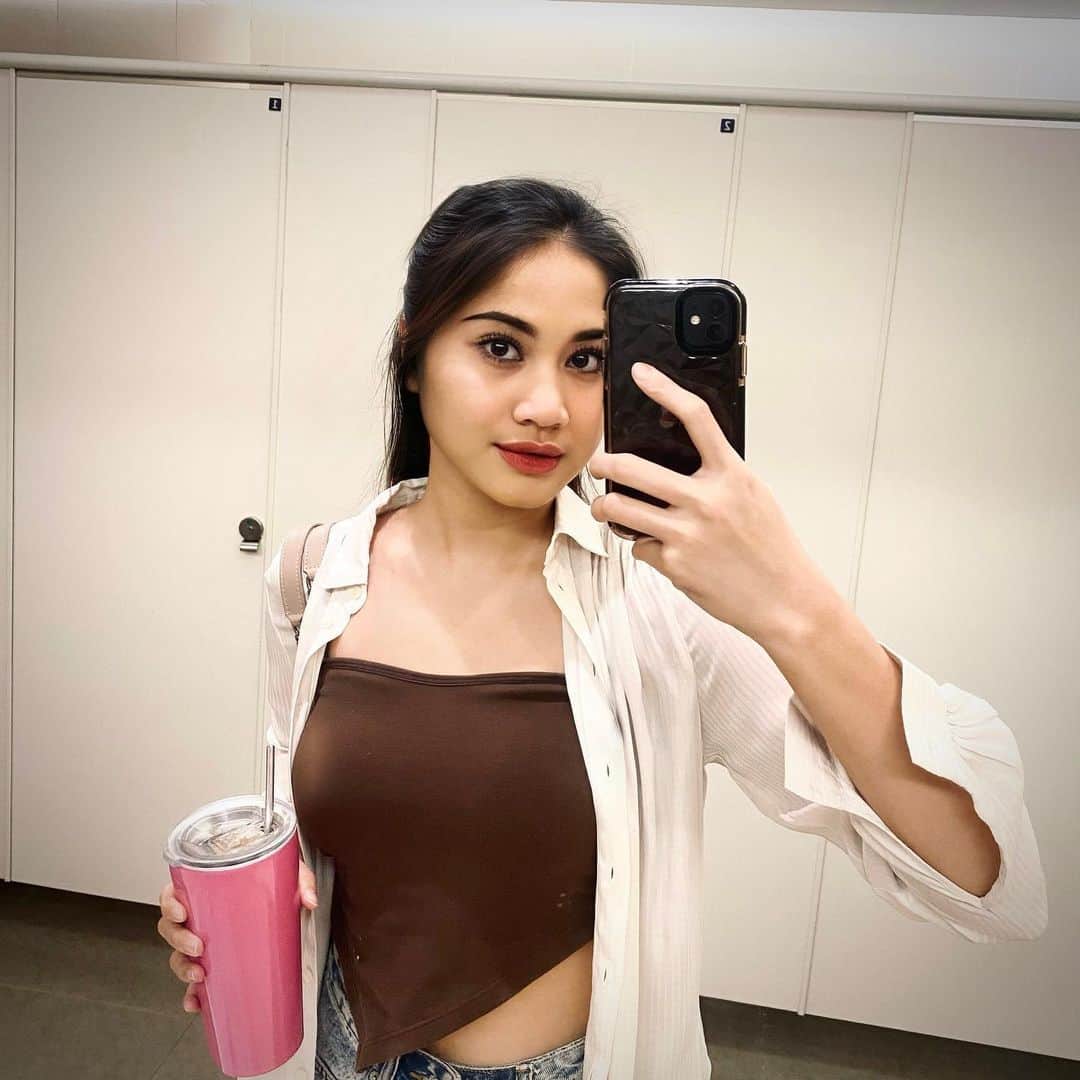 のインスタグラム：「Dijaman sekarang pada sadar ga sih? Yang kita butuhin cuma uang kaget 5M 🤭」