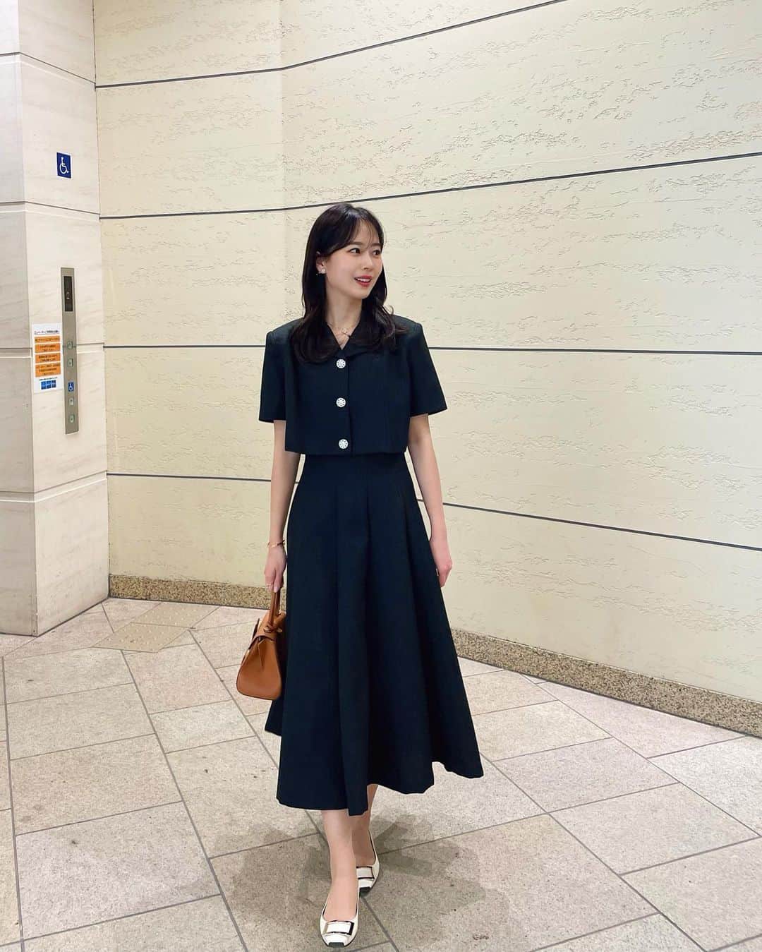 ハンナミのインスタグラム：「🖤  今週発売の新作セットアップ ♡ ジャケット、ワンピースはそれぞれ単品使いとしても 🏃🏻‍♀️ ˎˊ˗  @eneu.official order 🌼 4.21(fri)21:00-」