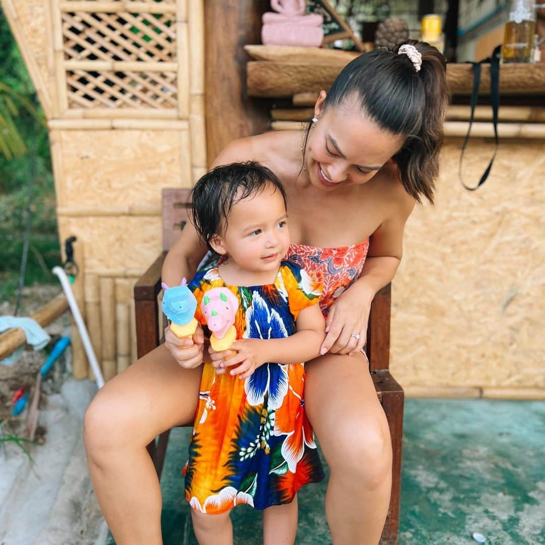 タヤ・ロジャースのインスタグラム：「Songkran 2023 🥹💦🔫🌞🌺🫶🏽 new memories made 🥰」