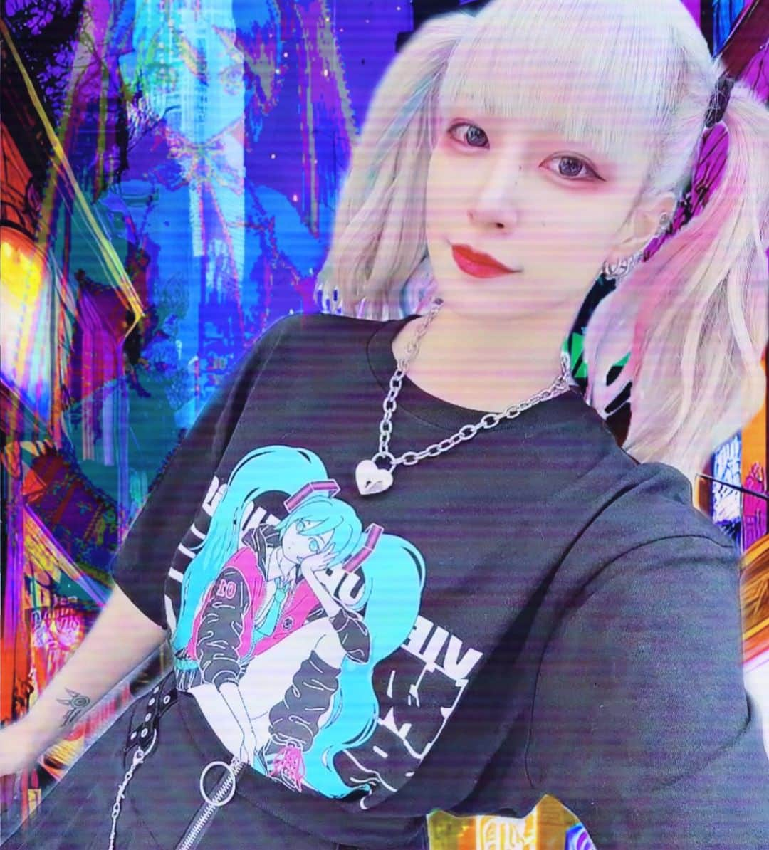 ゆえるのインスタグラム：「⛓💚⛓  #服好きな人と繋がりたい #初音ミク × #リッスンフレーバー  #メイク #アイドル #コスプレイヤー #被写体 #角色扮演 #闇属性  #サブカル #ハイトーンカラー #派手髪 #原宿  #fashion #harajuku #listenflavor #kawaii #cyberkawaii #japanesegirl #japanesecosplay #japanesecosplayer #anime #photography #snapgram #vocaloid  #follw #followｍe #idol #artist #model」