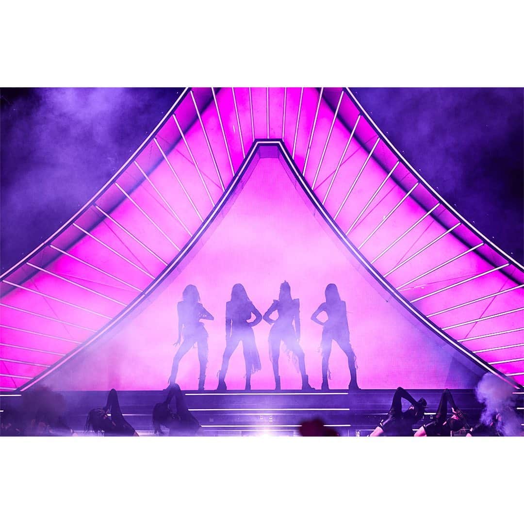 BLACKPINKさんのインスタグラム写真 - (BLACKPINKInstagram)「So good to be back in the desert🏝️ It was such a great honor to perform as a headliner for @coachella 🎆  Thank you guys for encouraging us so much! See you soon in the week 2💖  #BLACKPINK #블랙핑크 #COACHELLA #HEADLINER #WEEK1 #YG」4月18日 21時00分 - blackpinkofficial