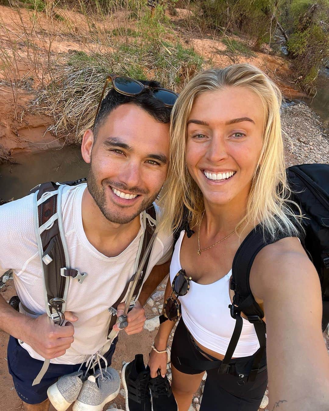 Zanna Van Dijkさんのインスタグラム写真 - (Zanna Van DijkInstagram)「📍Arches National Park, Utah 🇺🇸   Tag someone you want to hike here with! 🥾   Here’s a mega photo dump from our time exploring Arches & the surrounding area! Plus a few little tips & recommendations ☑️   1️⃣ Corona Arch. This isn’t technically in the park, but a short 10 minute drive away. It’s a fun hike there with a short chain assisted section, and is a great sunset spot.  2️⃣ Delicate Arch. The most famous arch in the park, most people go for sunset so arrive at sunrise to avoid the crowds.  3️⃣ Devils Garden Trail. Definitely the best (and longest) hike in the park - don’t miss it!  4️⃣ Double O Arch. My favourite arch in the park! Make sure you climb up behind it for the best views. 5️⃣ Anywhere it says “primitive trail” - do it! It’s more adventurous routes with less hikers, the dream! 6️⃣ Double Arch. (Different to Double O Arch!). Don’t forget to look up!  7️⃣ Broken Arch. Combine this hike with Sand Dune Arch to hit two birds with one stone.  8️⃣ Long shadows. It’s always wise to arrive early at the National Parks to avoid most of the crowds. Plus to get to see everything in beautiful soft light!  9️⃣ Mill Creek Falls. The perfect spot for a post hike swim! The hike there has three river crossings so I recommend wearing hiking sandals.  🔟 Happy faces. If you can’t tell - we are having a glorious time 🥰  You only really need one full day in Arches as long as you are awake for sunrise & willing to do multiple hikes in a day! I’ll be sure to share a blog post with a one day itinerary for you ♥️ #archesnationalpark #moabutah #utahroadtrip」4月18日 20時53分 - zannavandijk
