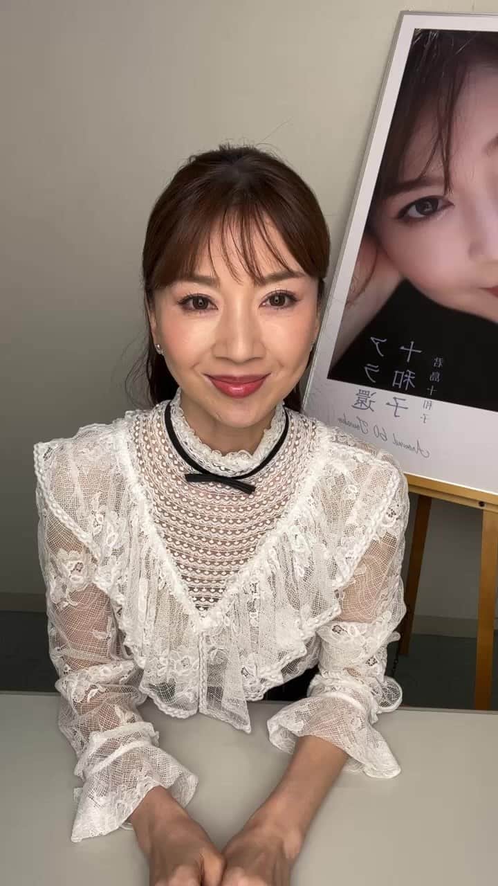 のインスタグラム：「4月20日(木)に 発売させて頂きます 「アラ還十和子」 にサインを書かせて頂きながら、本についての お話しをさせて頂きました。  詳細は @withclass_jp  にて4/20に 発表させて頂きます！」
