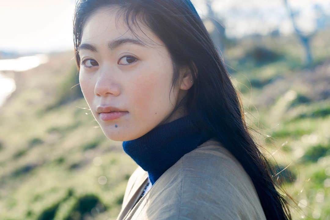 のインスタグラム：「寒くて鼻があかくなっちゃう頃🍃」