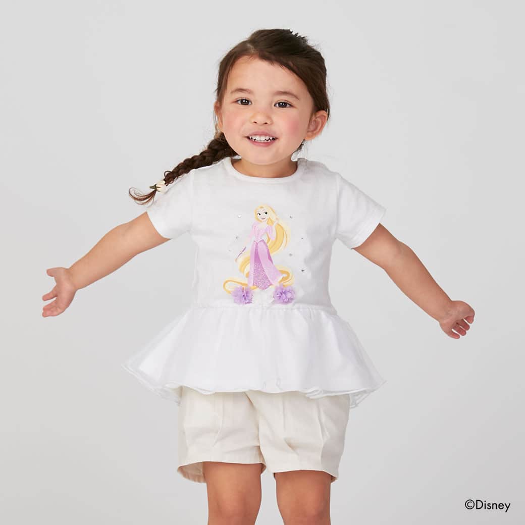 petit mainさんのインスタグラム写真 - (petit mainInstagram)「. 　 ☆Special ITEM☆ 　 みんなの憧れ、Disneyプリンセスのアイテムが発売♡　　　　 全国のプティマイン店舗で21日（金）から順次発売スタート！今週末には全アイテム揃いますよ。 ナルミヤ・オンラインは4月末発売予定です！ 　 人気プリンセスのラプンツェル・アリエル・ベル・シンデレラが、キッズのデイリーウェアに。キラキラプリントやビジュー、立体モチーフや、プリンセス気分になれるふわふわチュールをあしらったプティマインならではのデザインに仕上がりました！ 　 ラメ入りのグラフィックや、立体的なお花モチーフがとても可愛らしいTシャツは、姉妹やお友達と一緒に着たいアイテムですね！ チュール切り替えのデザインなので、レギンスや、ショートパンツなどと合わせたコーディネートがおすすめです。 　 　 　 　 【Disney】 グラフィックTシャツ  80-130cm 品番：9632211 価格：¥2,530（税込） 　 ⇩他プティマイン商品⇩ 　 【接触冷感】 裾フリルパンツ 80-130㎝ 品番：9632105 価格：¥1,870(税込) 　 バルーンショートパンツ 80-130㎝ 品番：9631120 価格：¥2,860(税込) 　 他参考商品 　 girl：身長88㎝ / 着用90㎝ girl：身長101㎝ / 着用100㎝ 　 　 　 　 〈ご注意〉 ※写真はサンプルで撮影しています。色・デザインが多少が異なる場合がございます。あらかじめご了承ください。 ※入荷、在庫状況は店舗によって異なる場合がございます。ご利用の店舗・ナルミヤオンラインオンラインまでご確認ください。 @narumiyaonline_official  　 #disney #ディズニー #disneyprincess #ディズニープリンセス #ディズニー好き #ディズニー好きさんと繋がりたい #petitmain #プティマイン #プティキッズ #プティの新作  #むすめふく #むすめコーデ #女の子ママ #女の子コーデ #女の子服 #女の子コーディネート #子どものいる暮らし #子どもと暮らす #子供服 #子供服通販 #可愛い子供服 #赤ちゃんのいる暮らし #子育てグラム #instafashion #instagood #ディズニーランド #ディズニーコーデ #プリンセスが好き」4月18日 20時58分 - petitmain_official